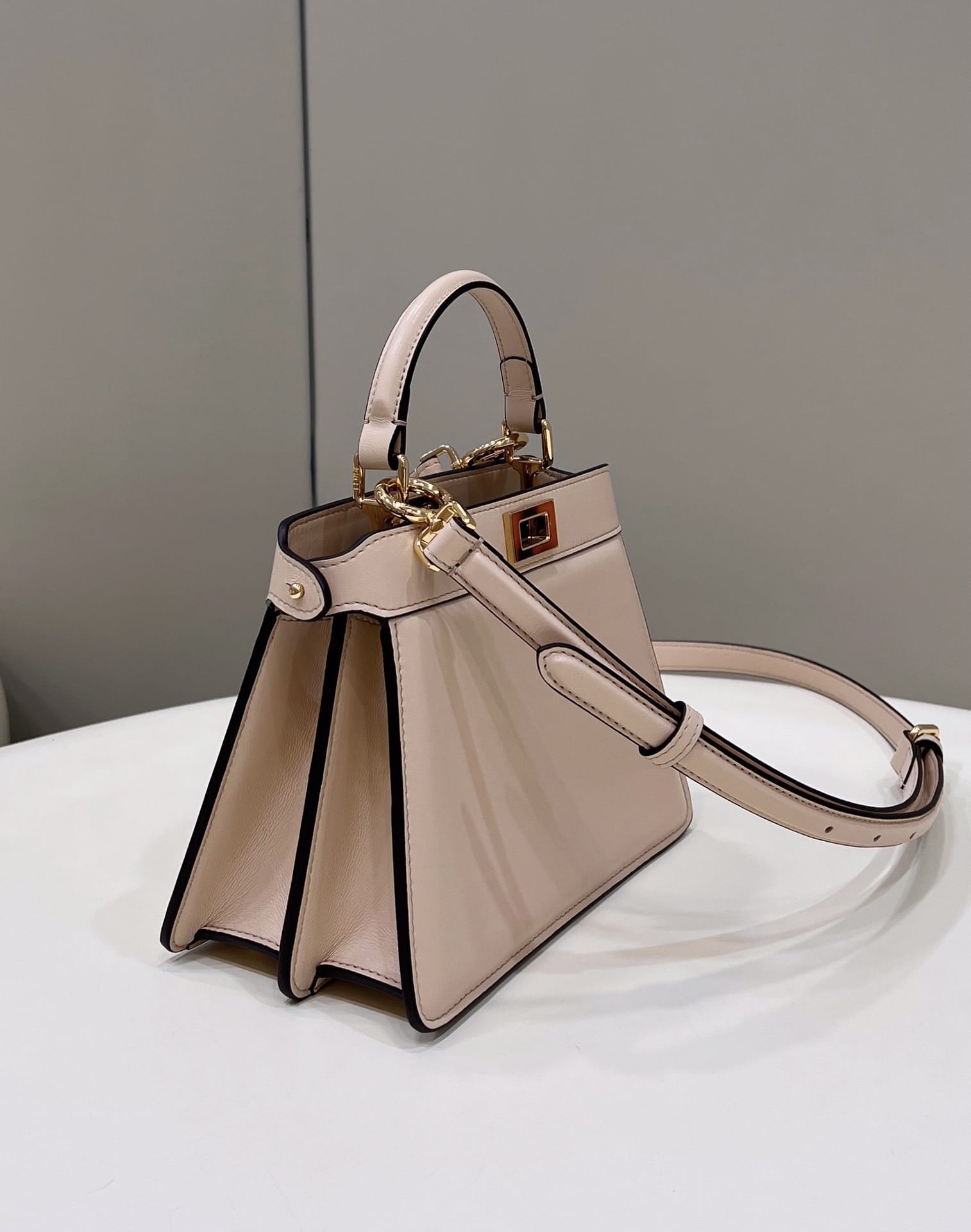 Bolsa FENDI peekaboo