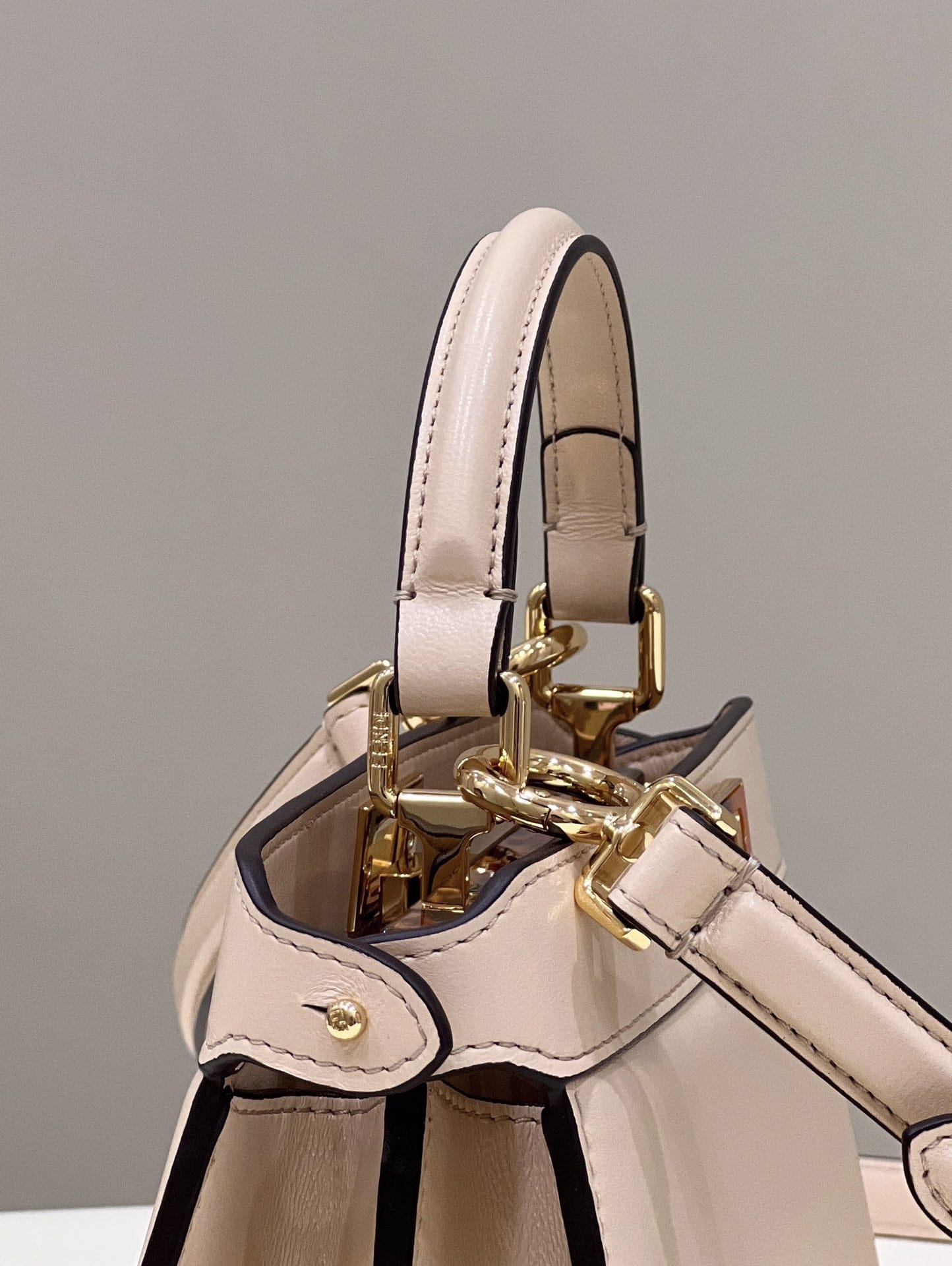 Bolsa FENDI peekaboo