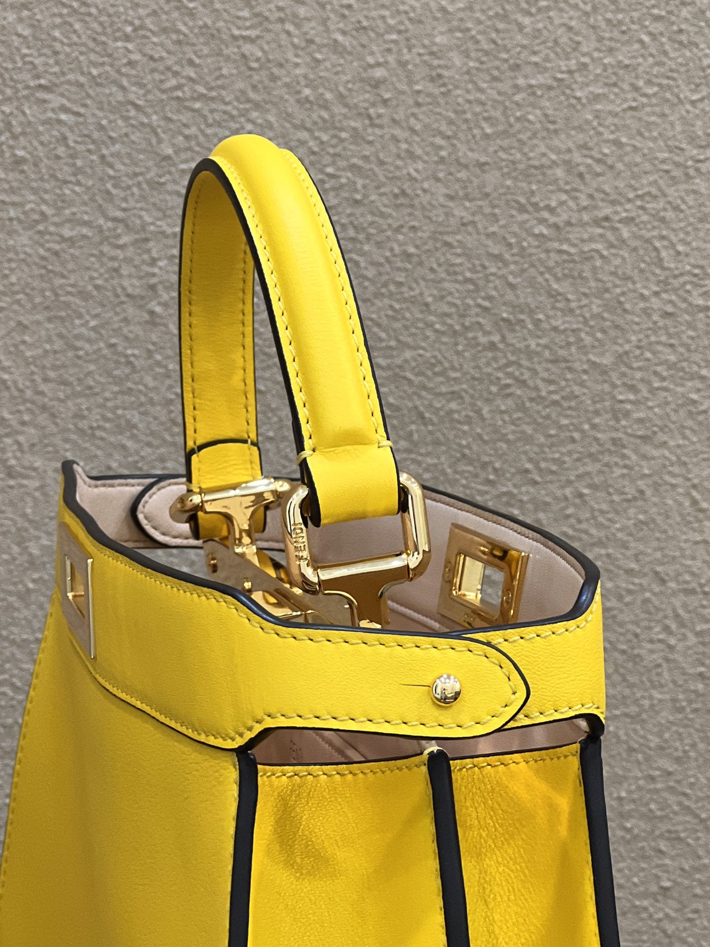 Bolsa FENDI PEEKABOO I See U
