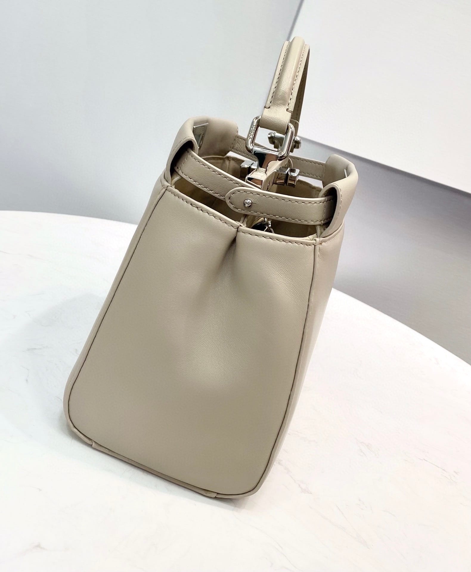 Bolsa FENDI peekaboo