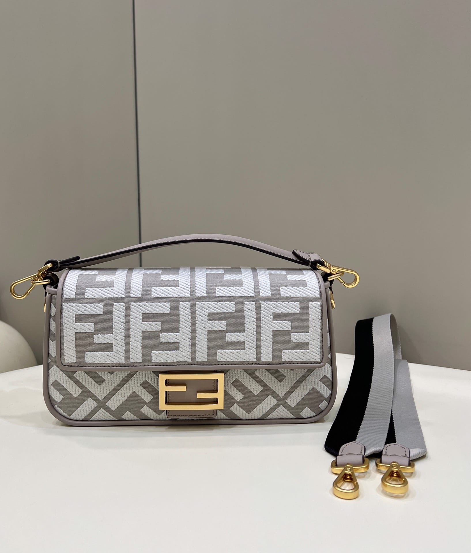 Bolsa FENDI FF 𝐁𝐚𝐠𝐮𝐞𝐭𝐭𝐞