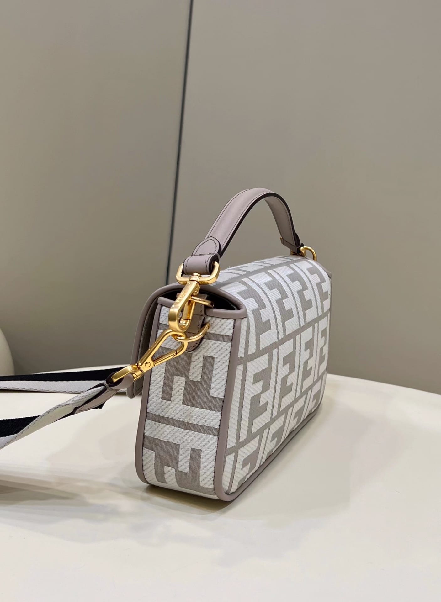 Bolsa FENDI FF 𝐁𝐚𝐠𝐮𝐞𝐭𝐭𝐞