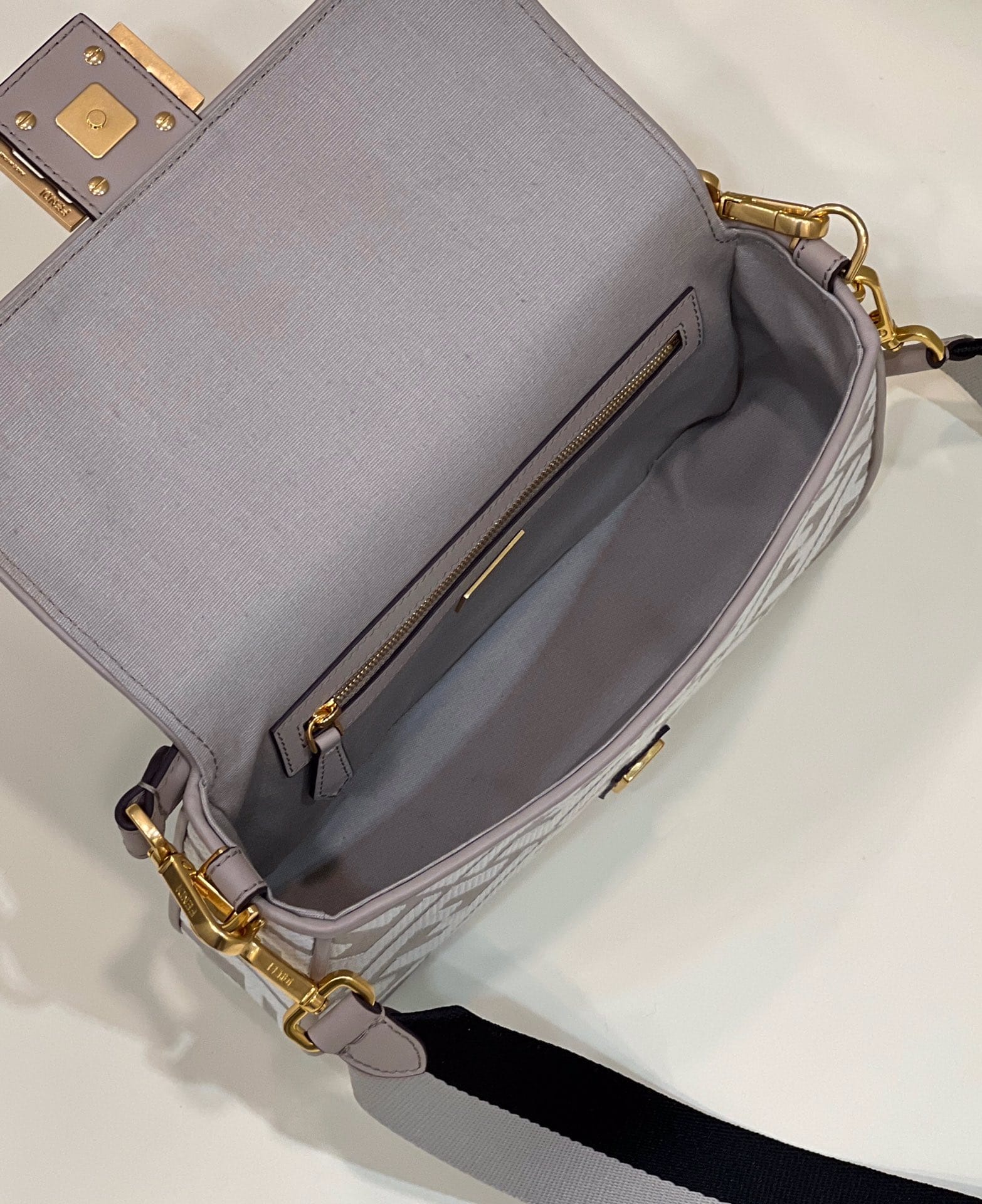 Bolsa FENDI FF 𝐁𝐚𝐠𝐮𝐞𝐭𝐭𝐞