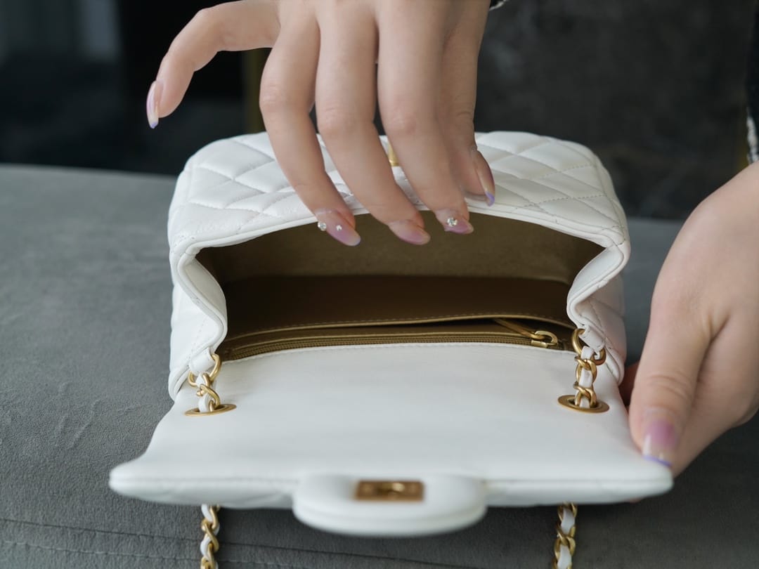 Bolsa CHANEL 18CM