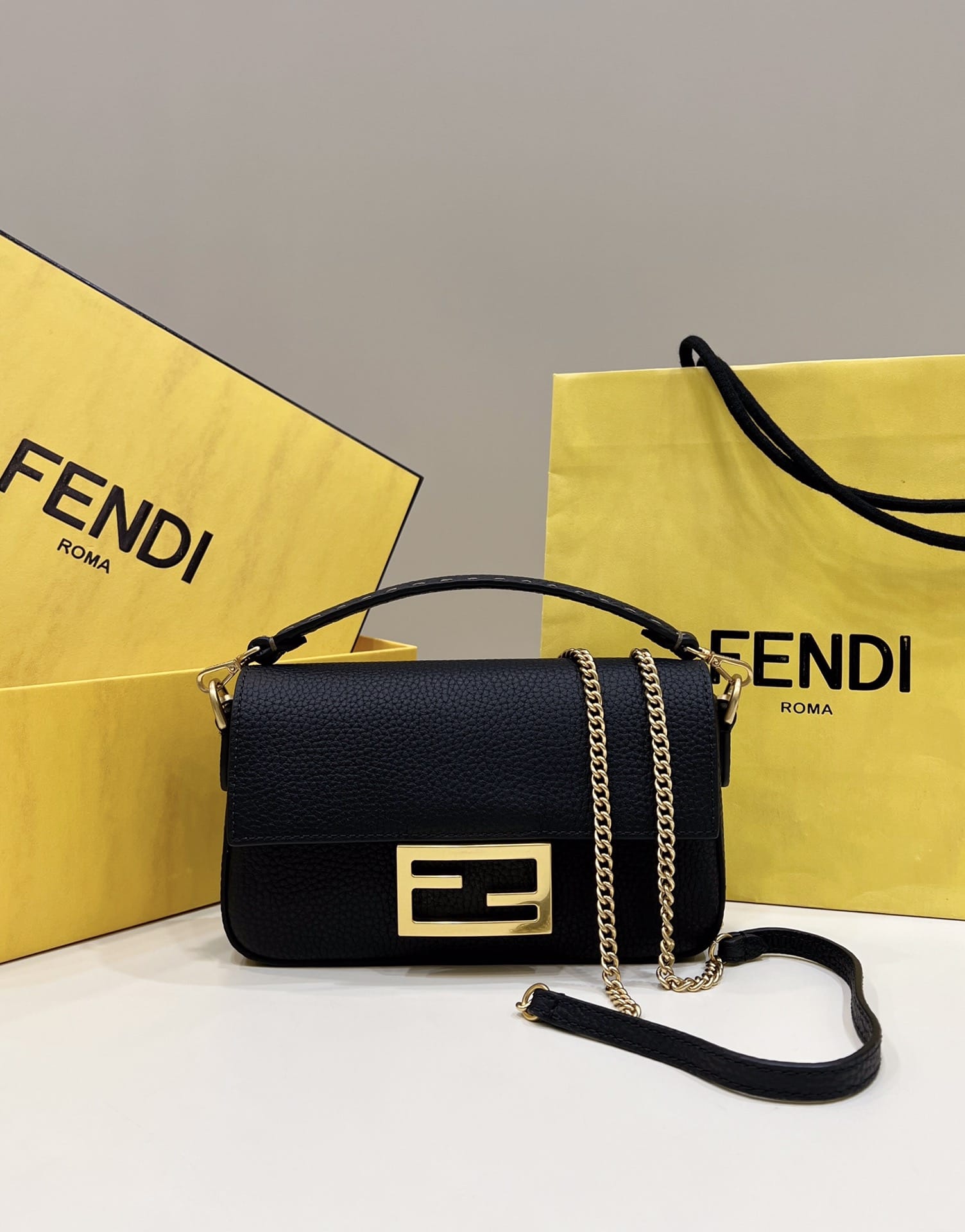 Bolsa FENDI baguette