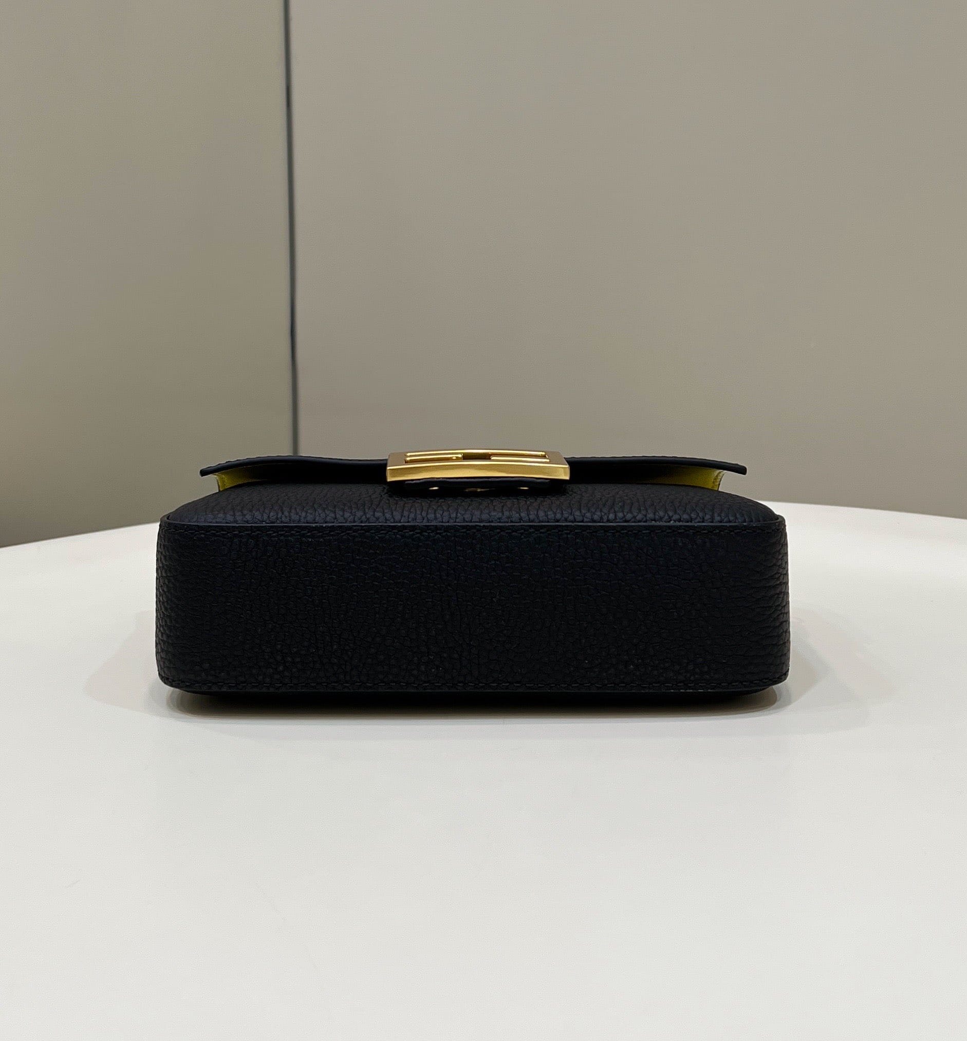 Bolsa FENDI baguette