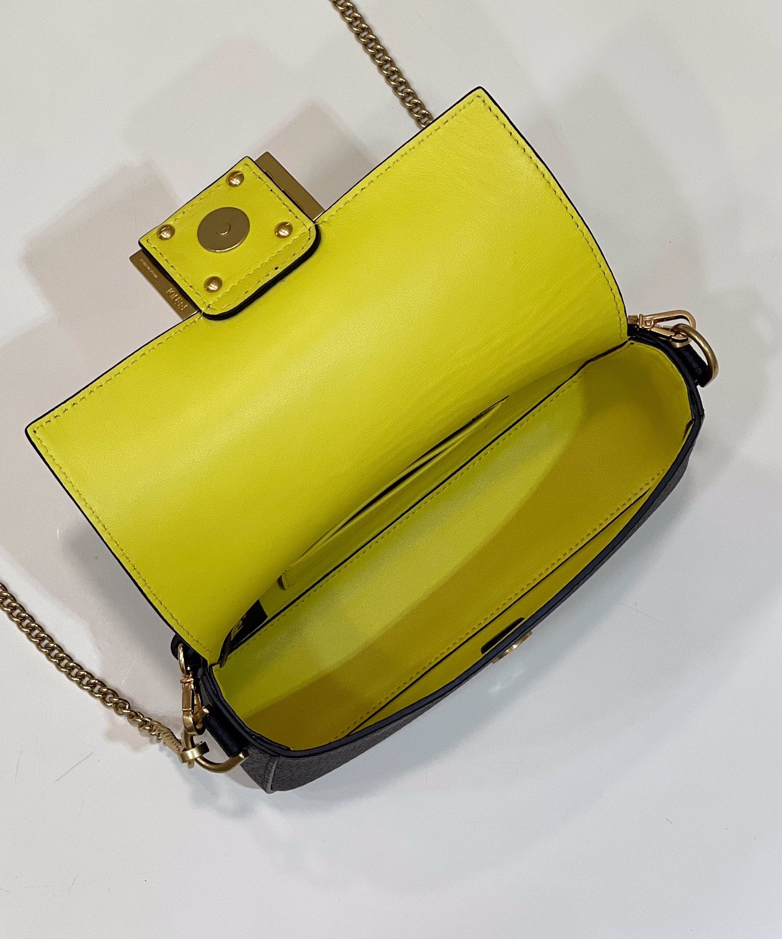 Bolsa FENDI baguette