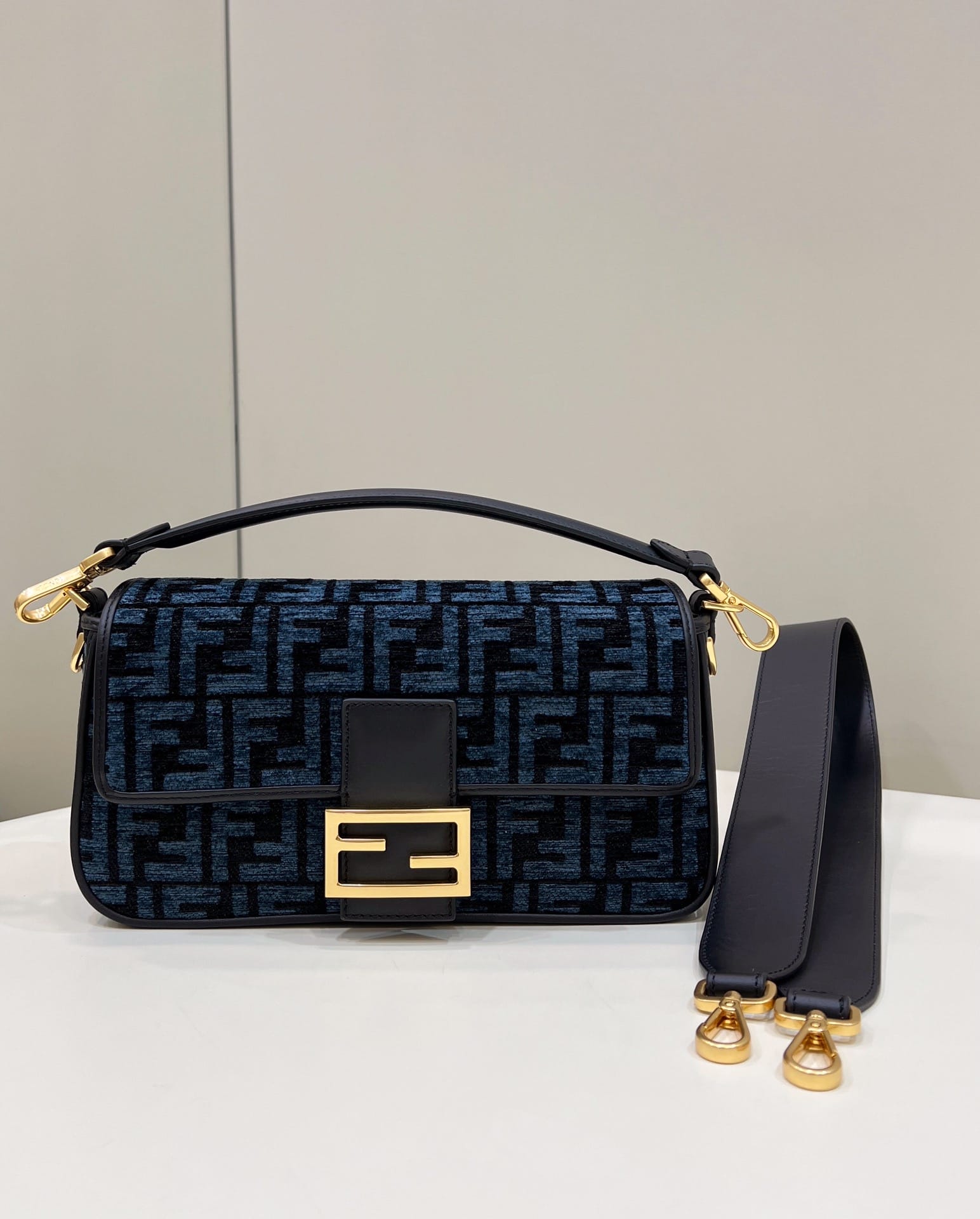 Bolsa FENDI Iconic Baguette
