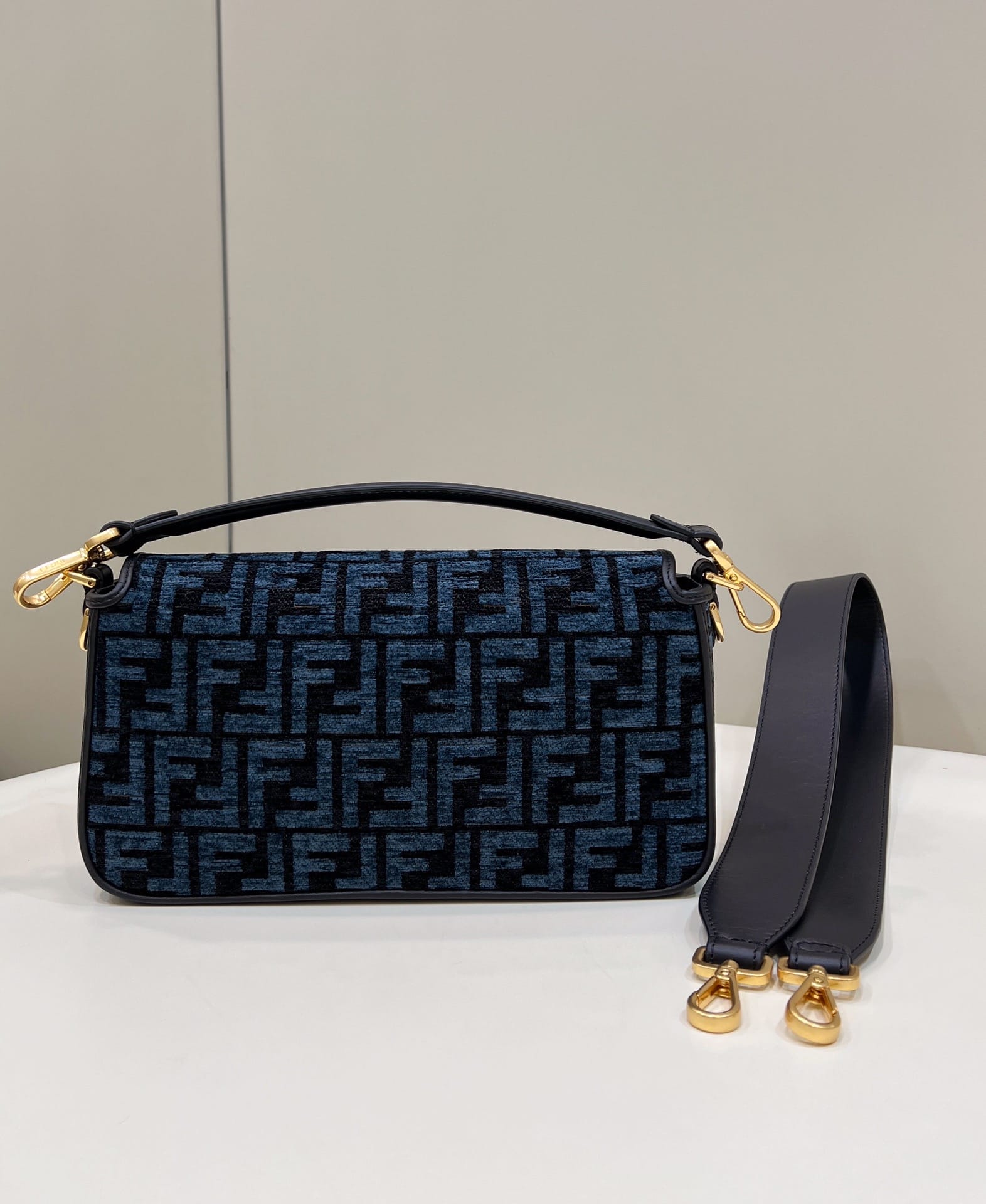 Bolsa FENDI Iconic Baguette