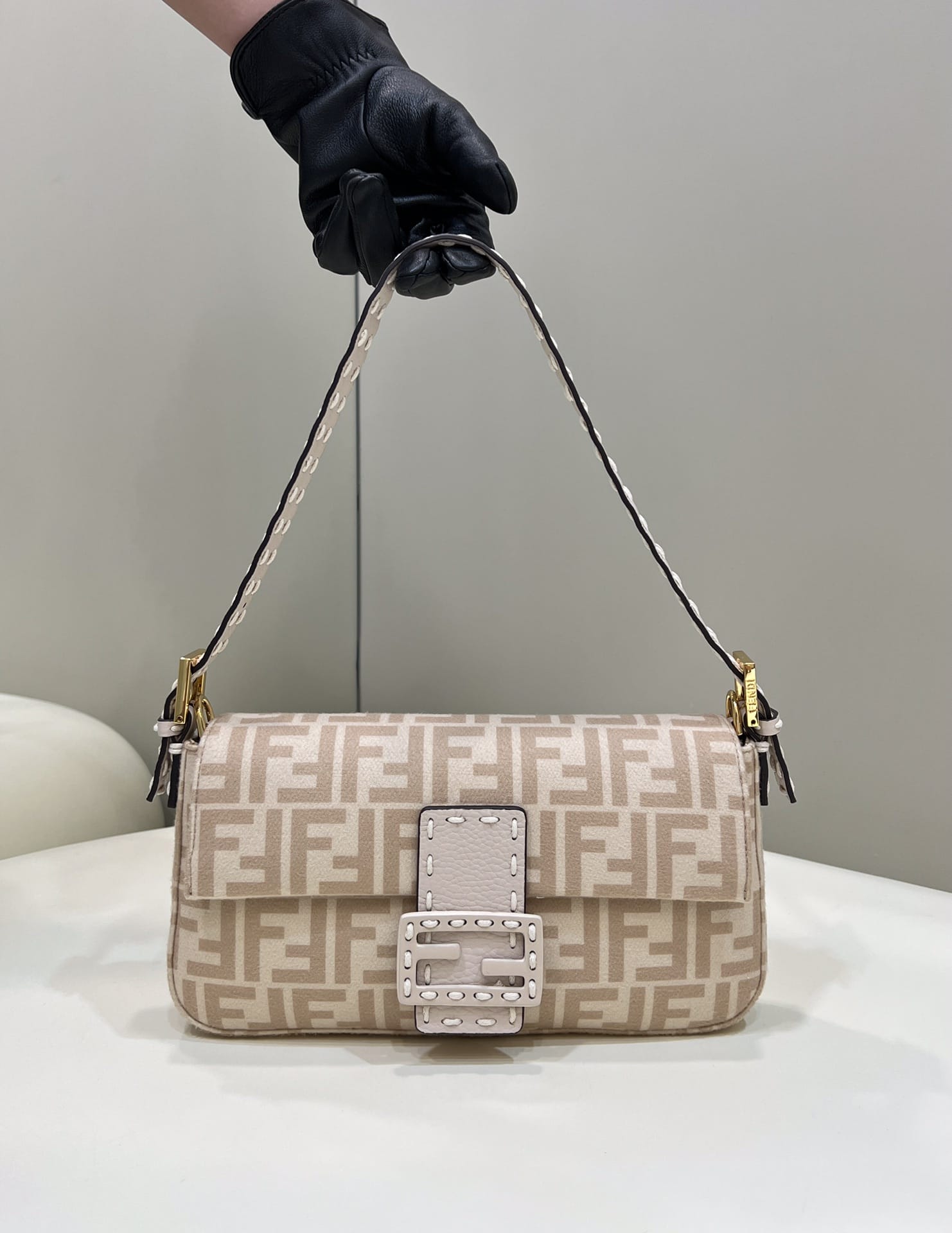 Bolsa FENDI baguette