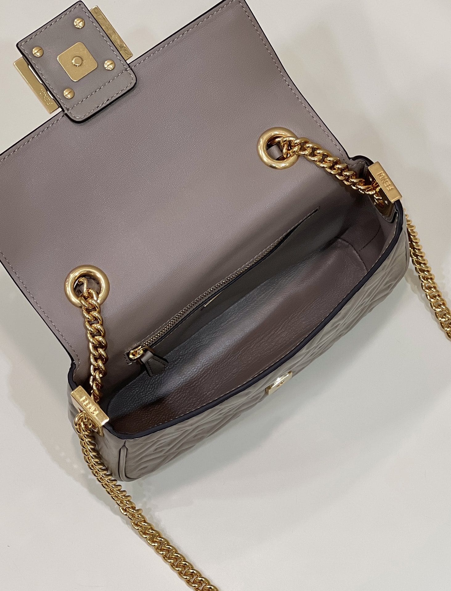 Bolsa FENDI baguette