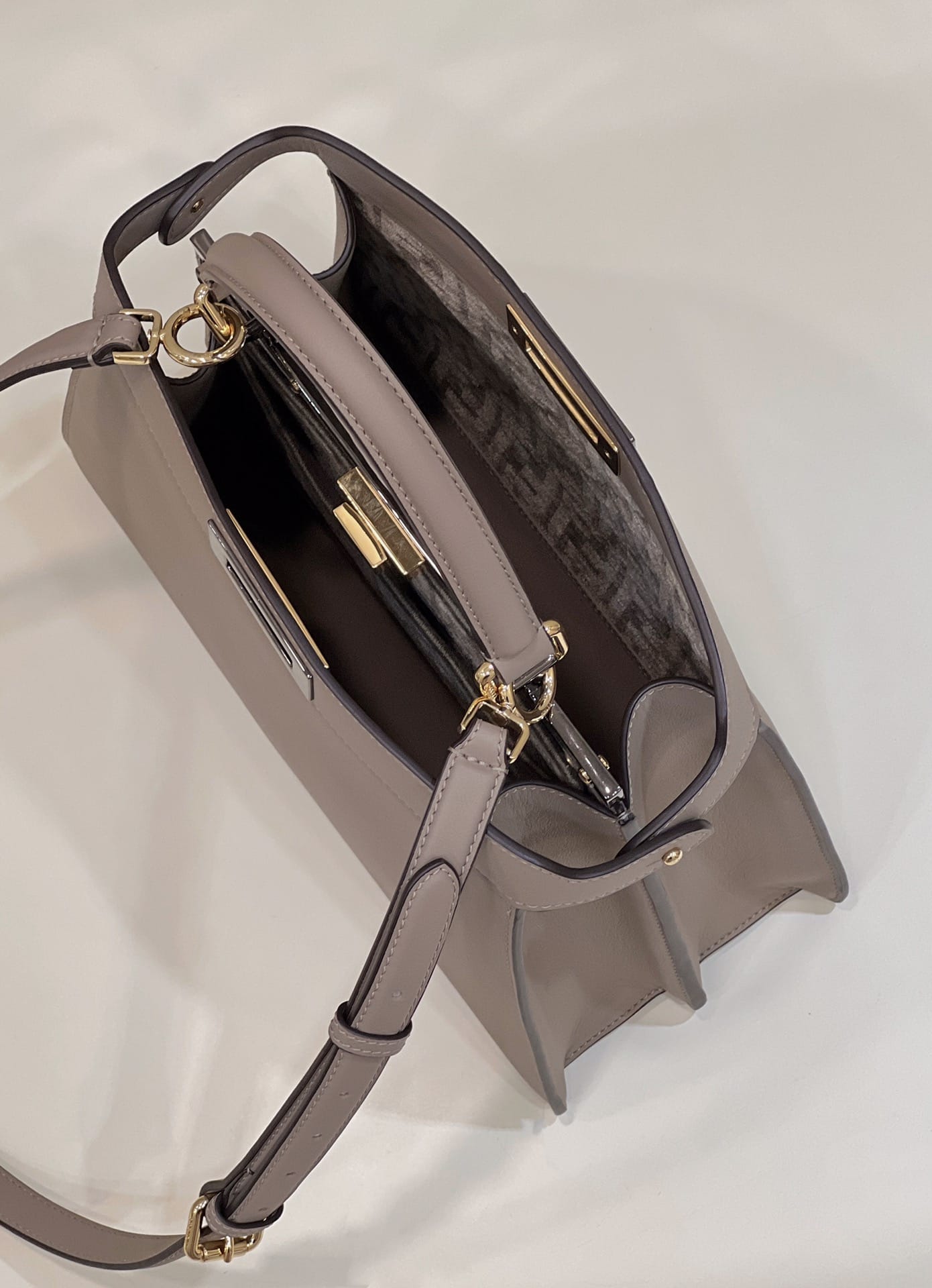 Bolsa FENDI peekaboo