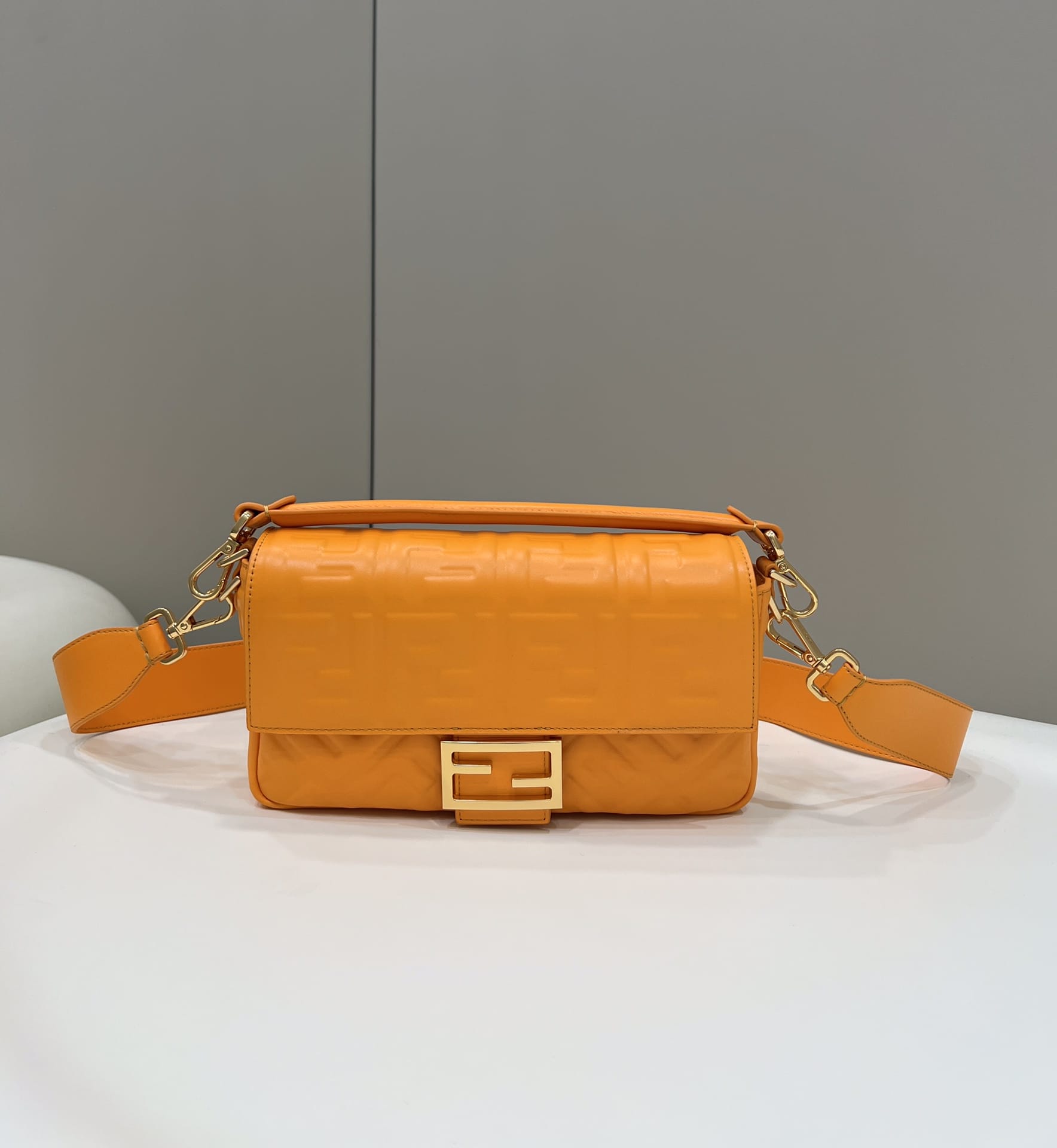 Bolsa FENDI Flogo Baguette