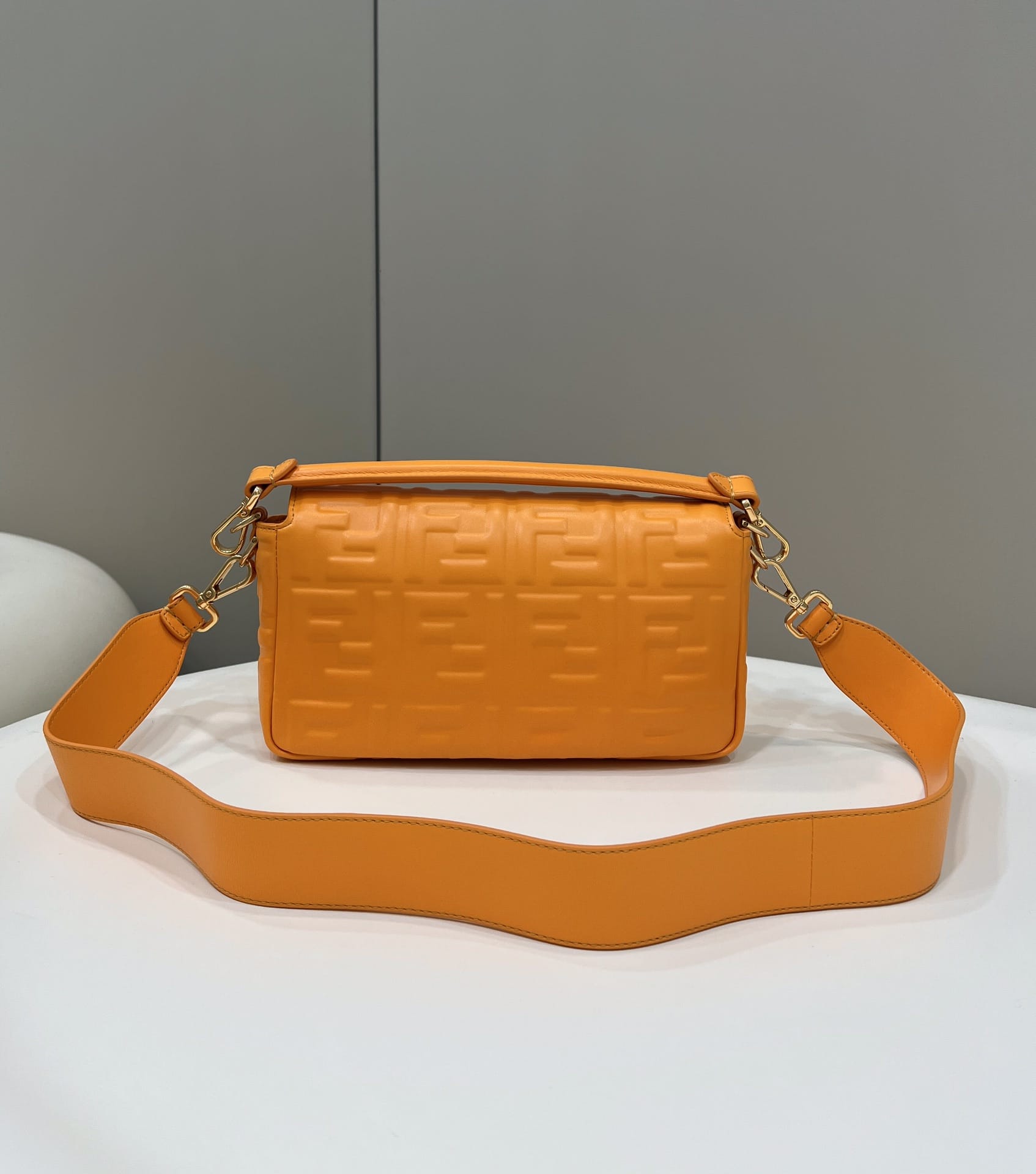 Bolsa FENDI Flogo Baguette