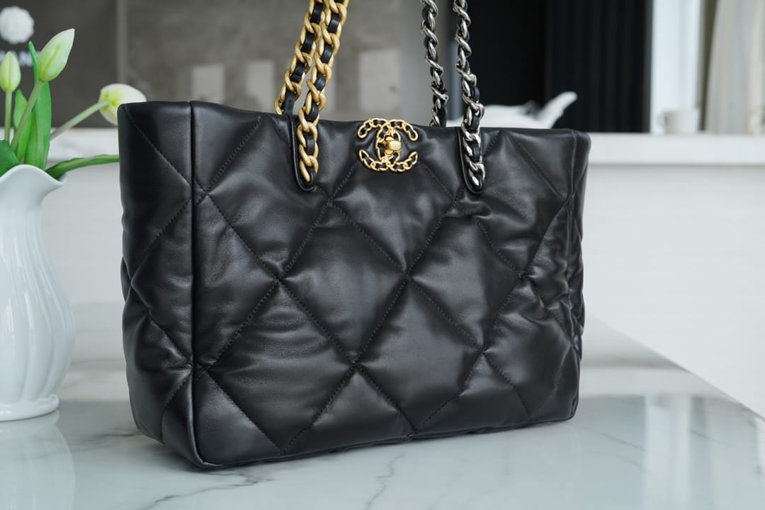 Bolsa CHANEL 19BAG TOTE