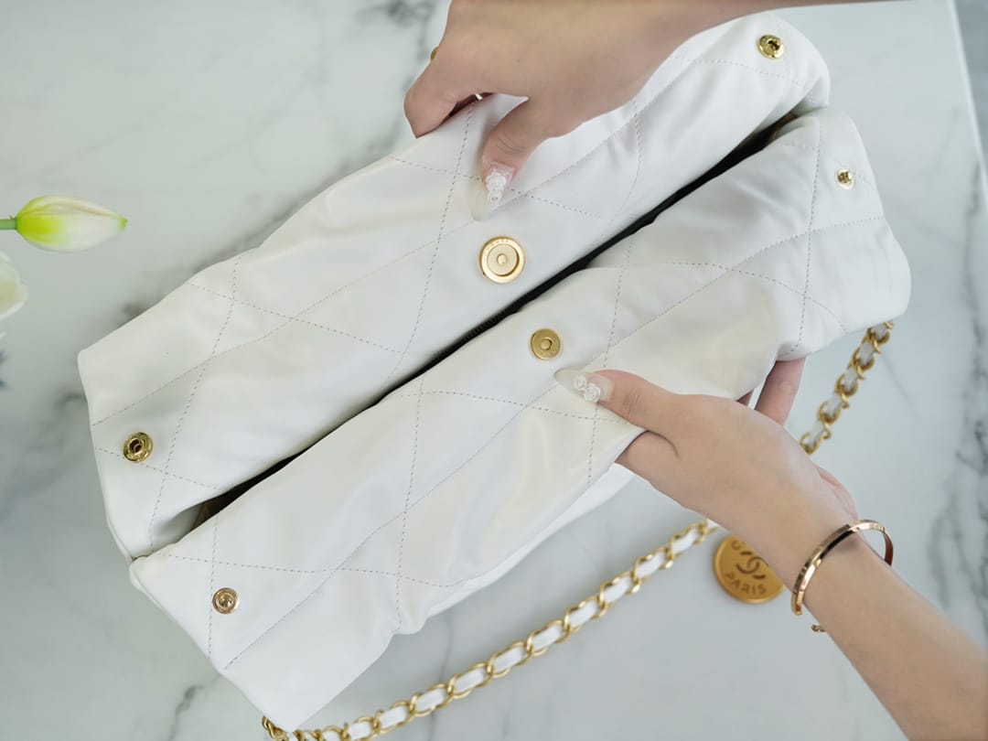 Bolsa CHANEL 22