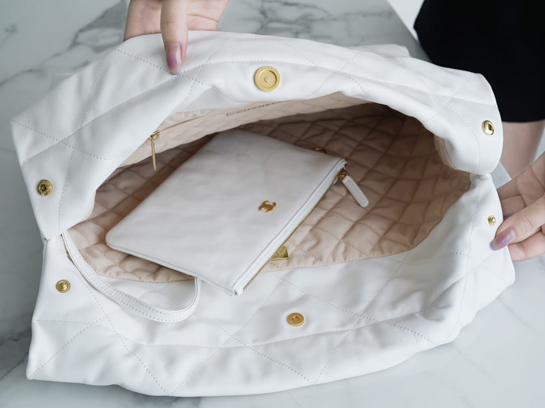 Bolsa CHANEL 22