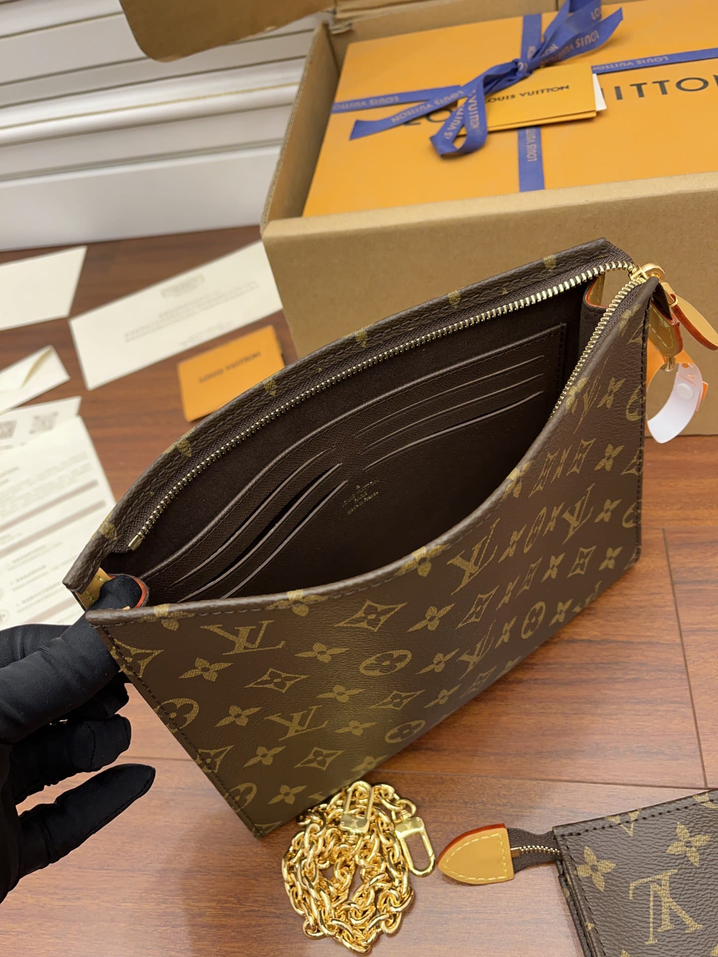Bolsa Louis Vuitton TOILETRY POUCH ON CHAIN