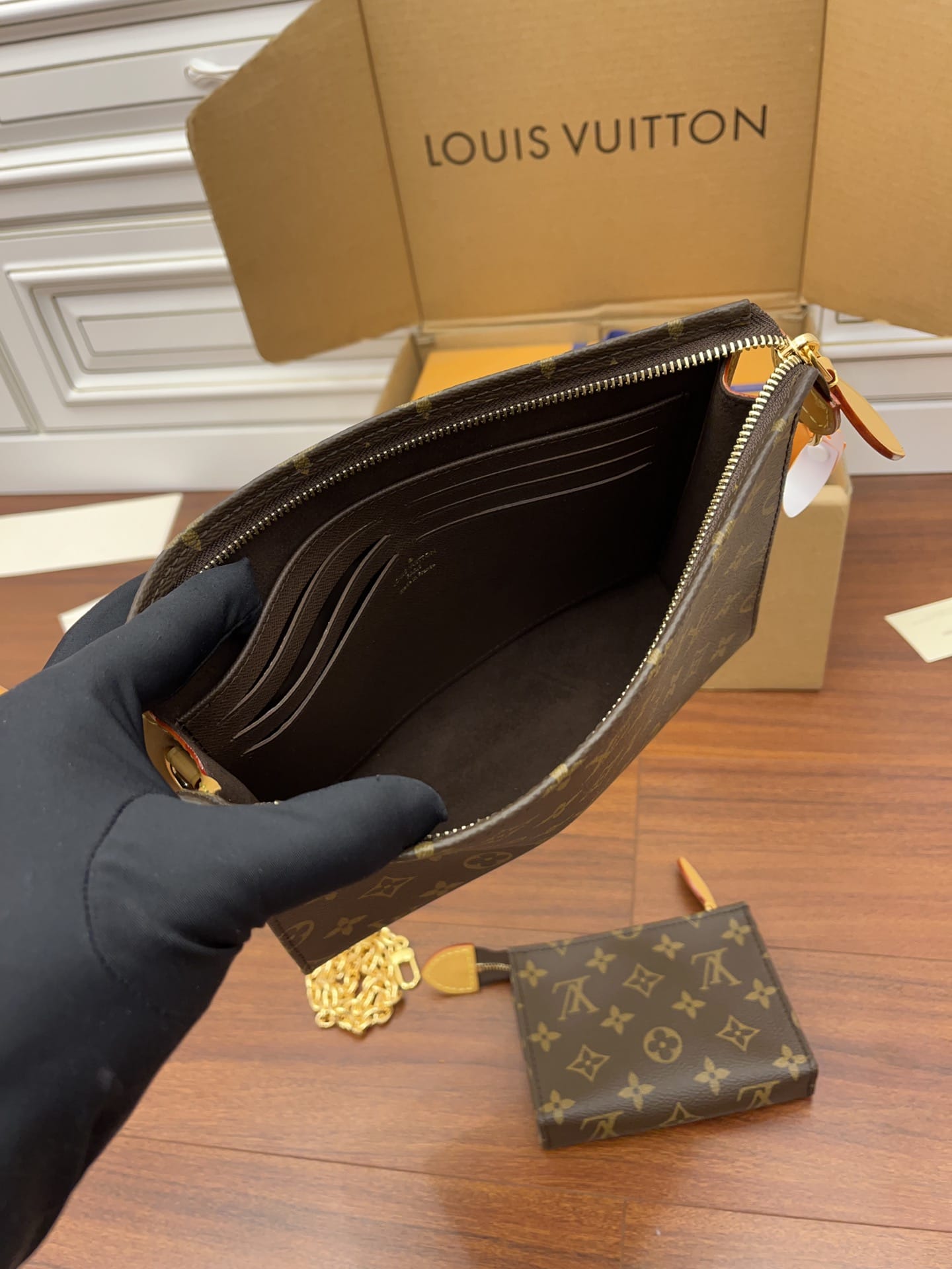 Bolsa Louis Vuitton TOILETRY POUCH ON CHAIN