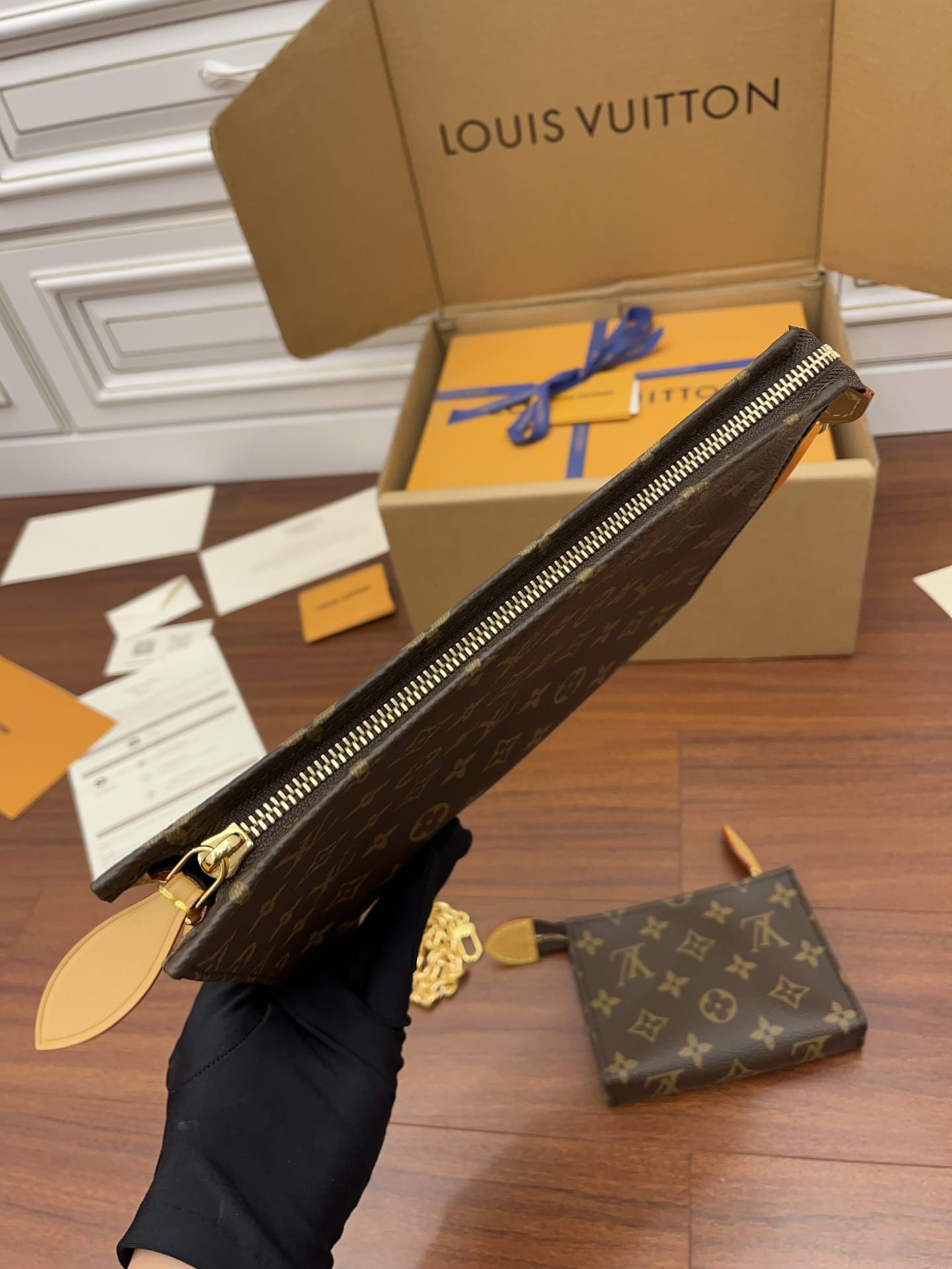 Bolsa Louis Vuitton TOILETRY POUCH ON CHAIN