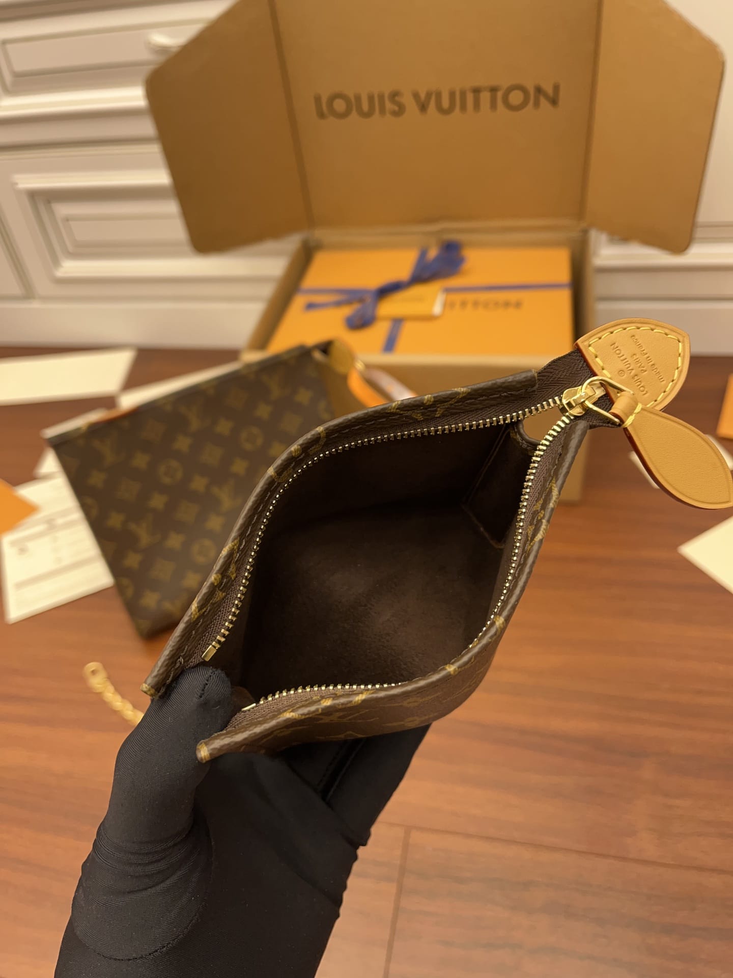 Bolsa Louis Vuitton TOILETRY POUCH ON CHAIN