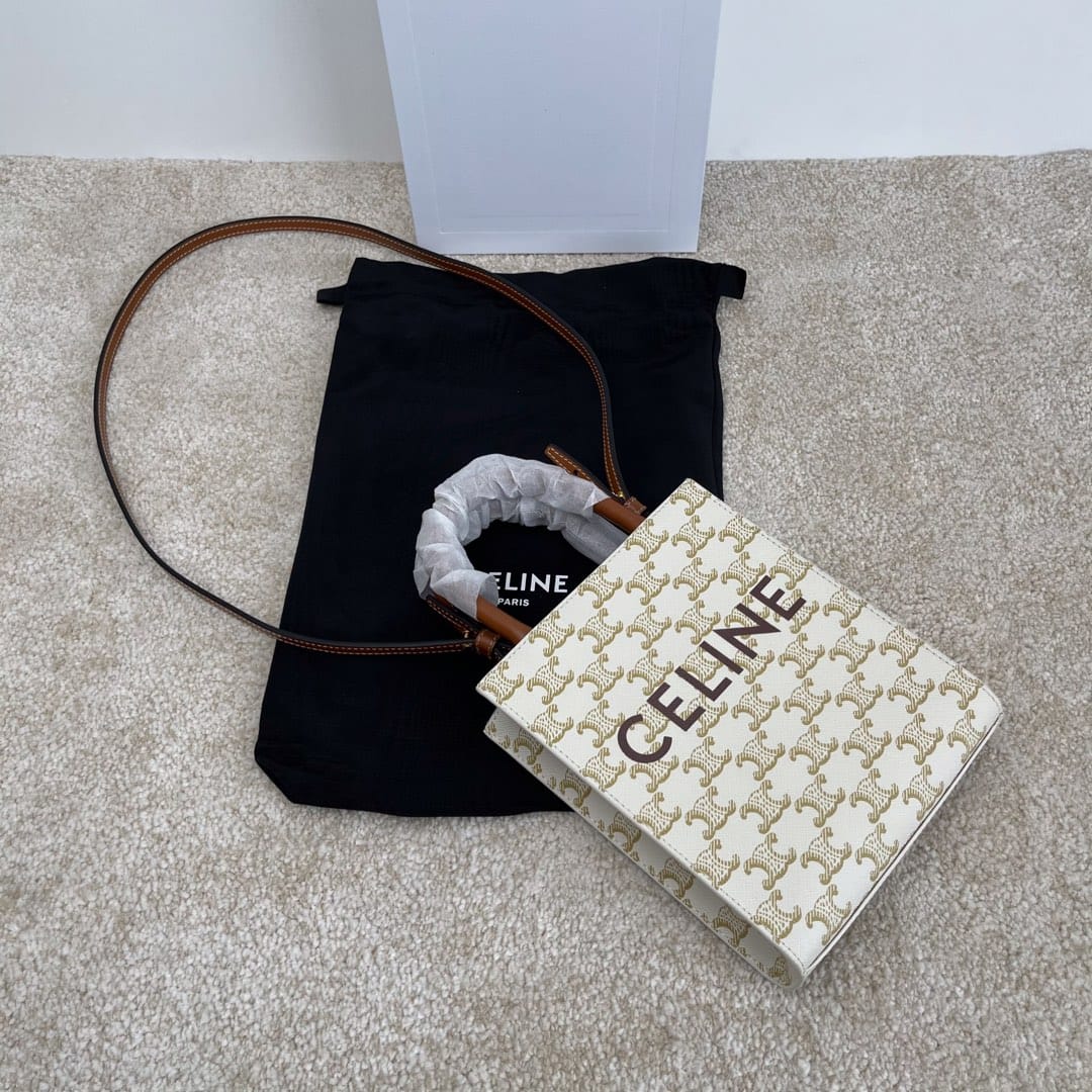 Bolsa Celine Cabas Triomphe Canvas