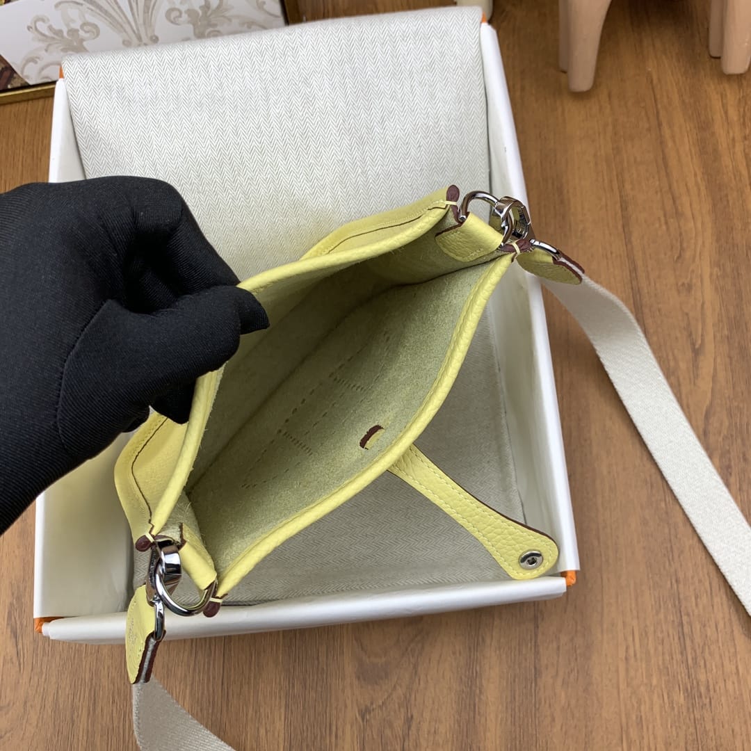 Bolsa Hermès Mini Evelyn 17cm Clemence