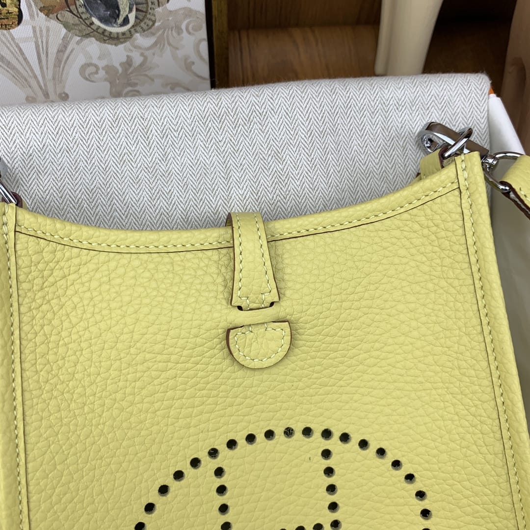Bolsa Hermès Mini Evelyn 17cm Clemence