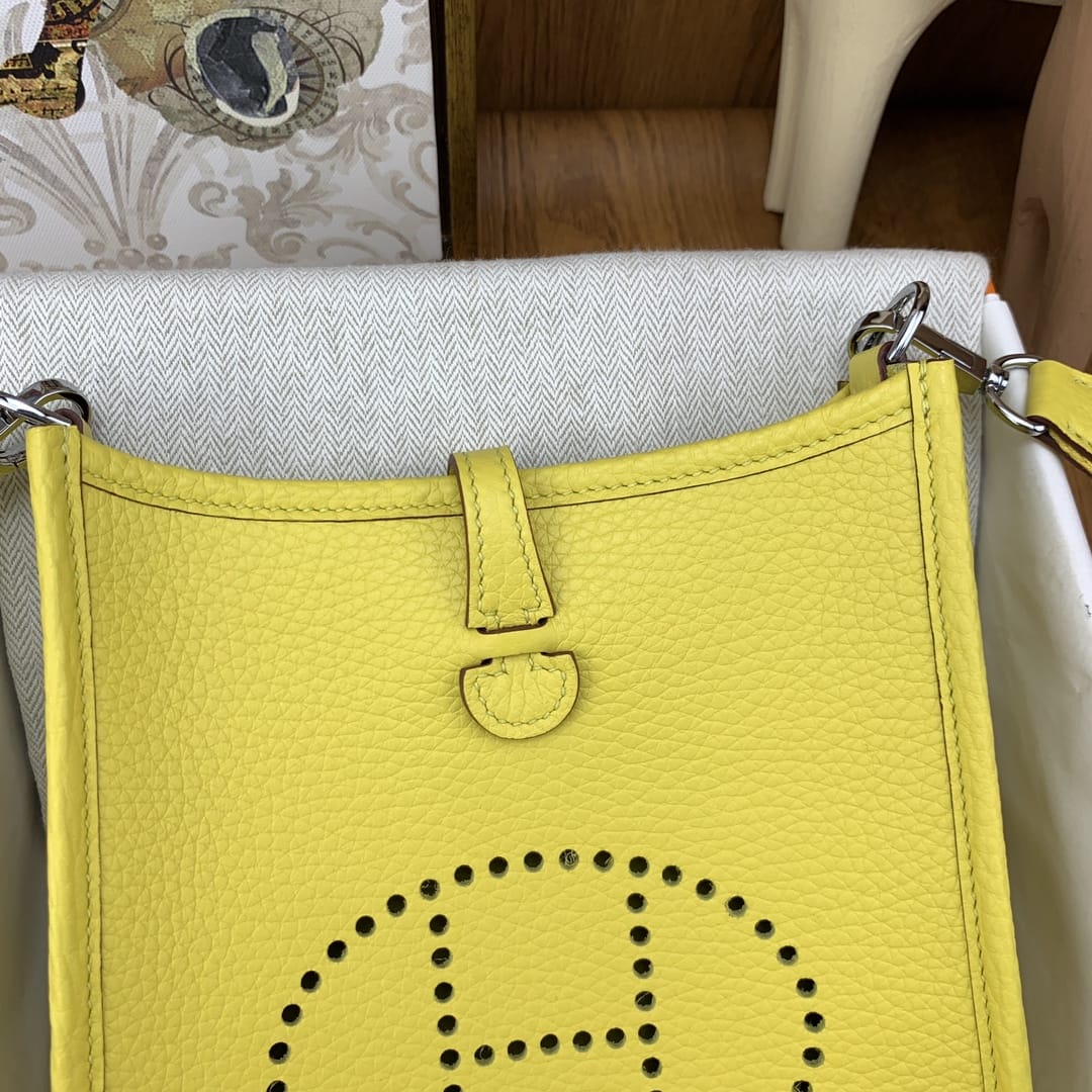 Bolsa Hermès Mini Evelyn 17cm Clemence