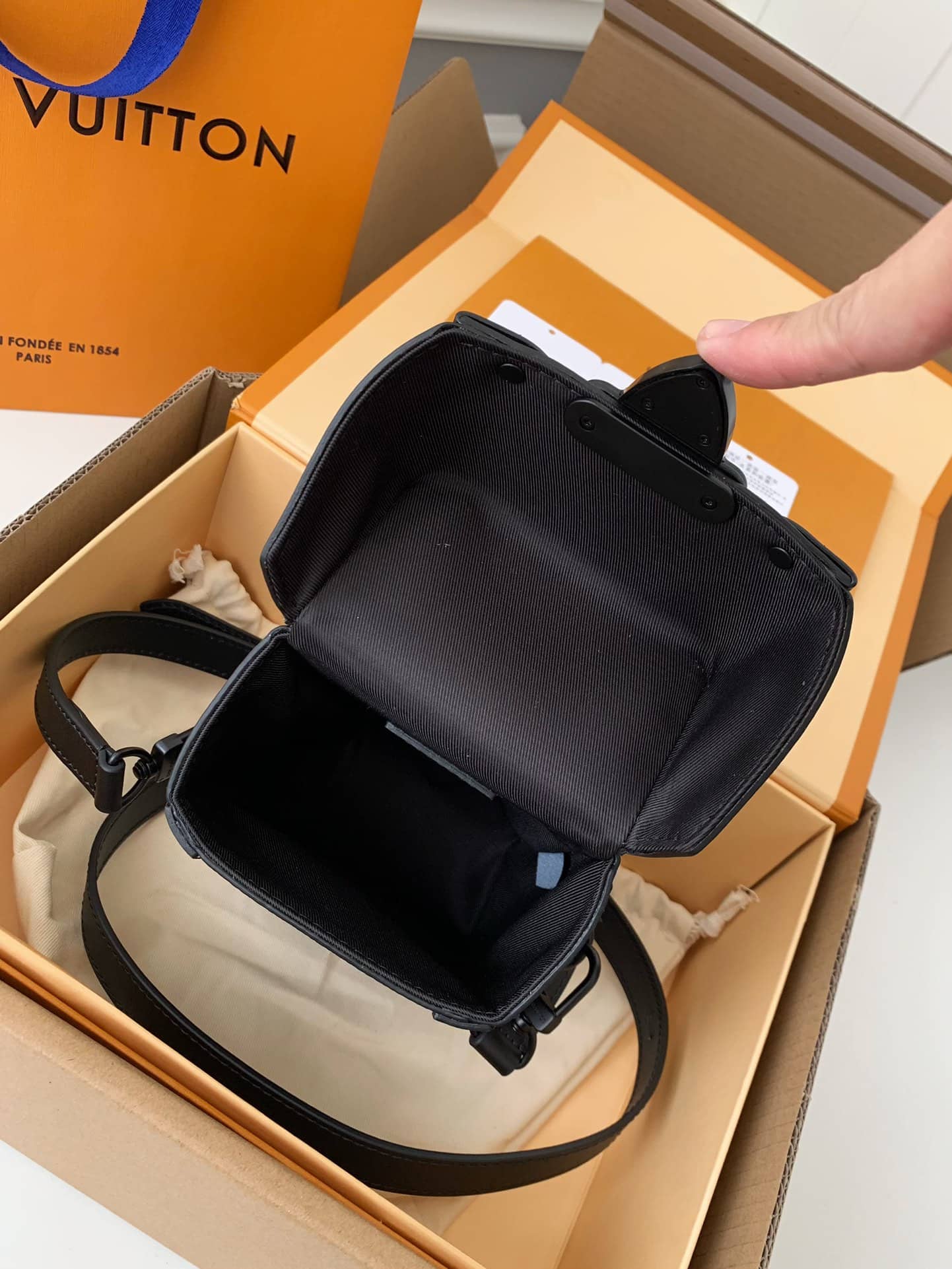 Bolsa Louis Vuitton Vertical Trunk Wearable