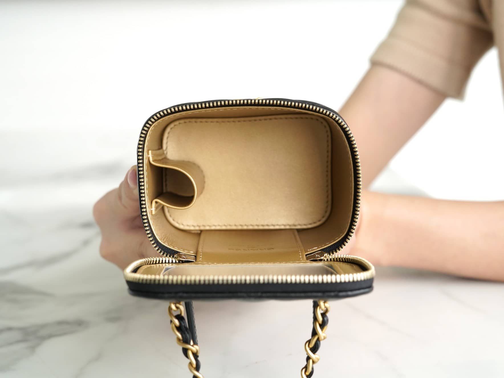 Bolsa CHANEL 22b