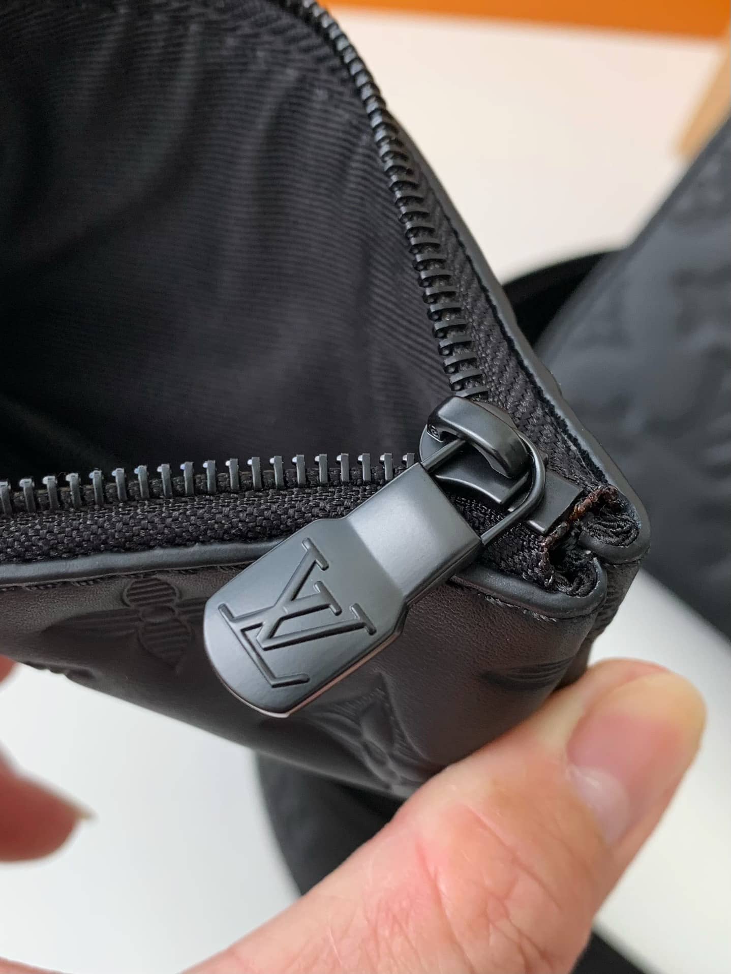 Bolsa Louis Vuitton Duo Messenger