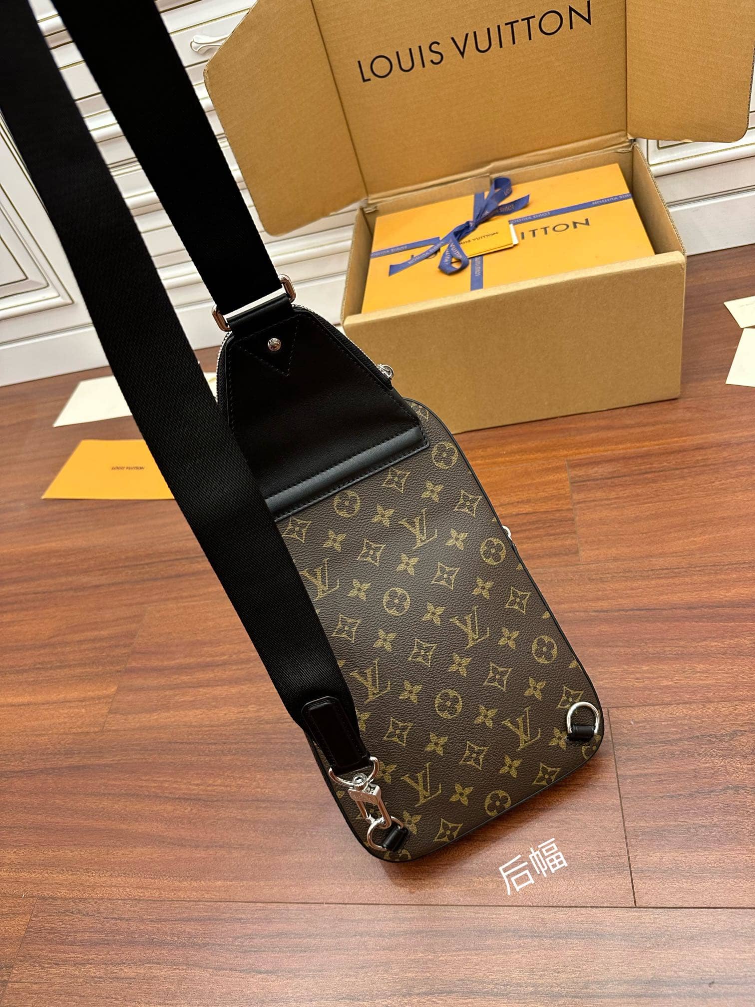 Bolsa Louis Vuitton Avenue Slingbag