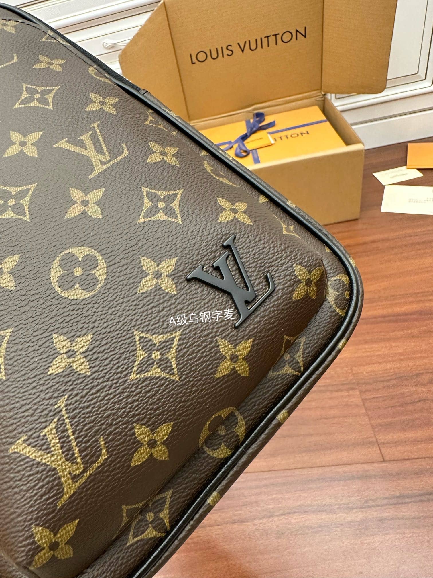 Bolsa Louis Vuitton Avenue Slingbag