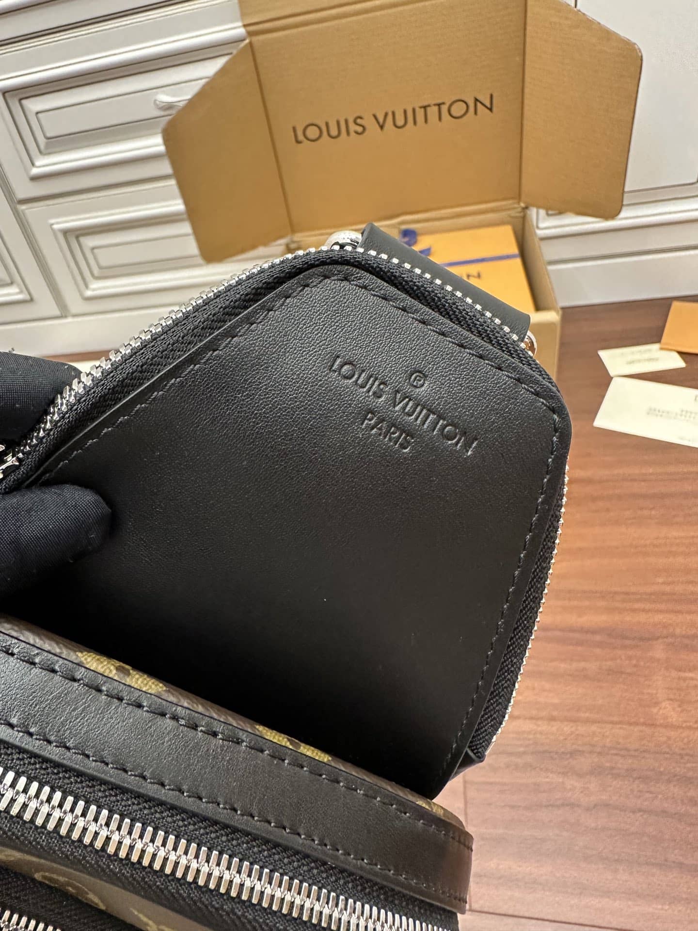 Bolsa Louis Vuitton Avenue Slingbag