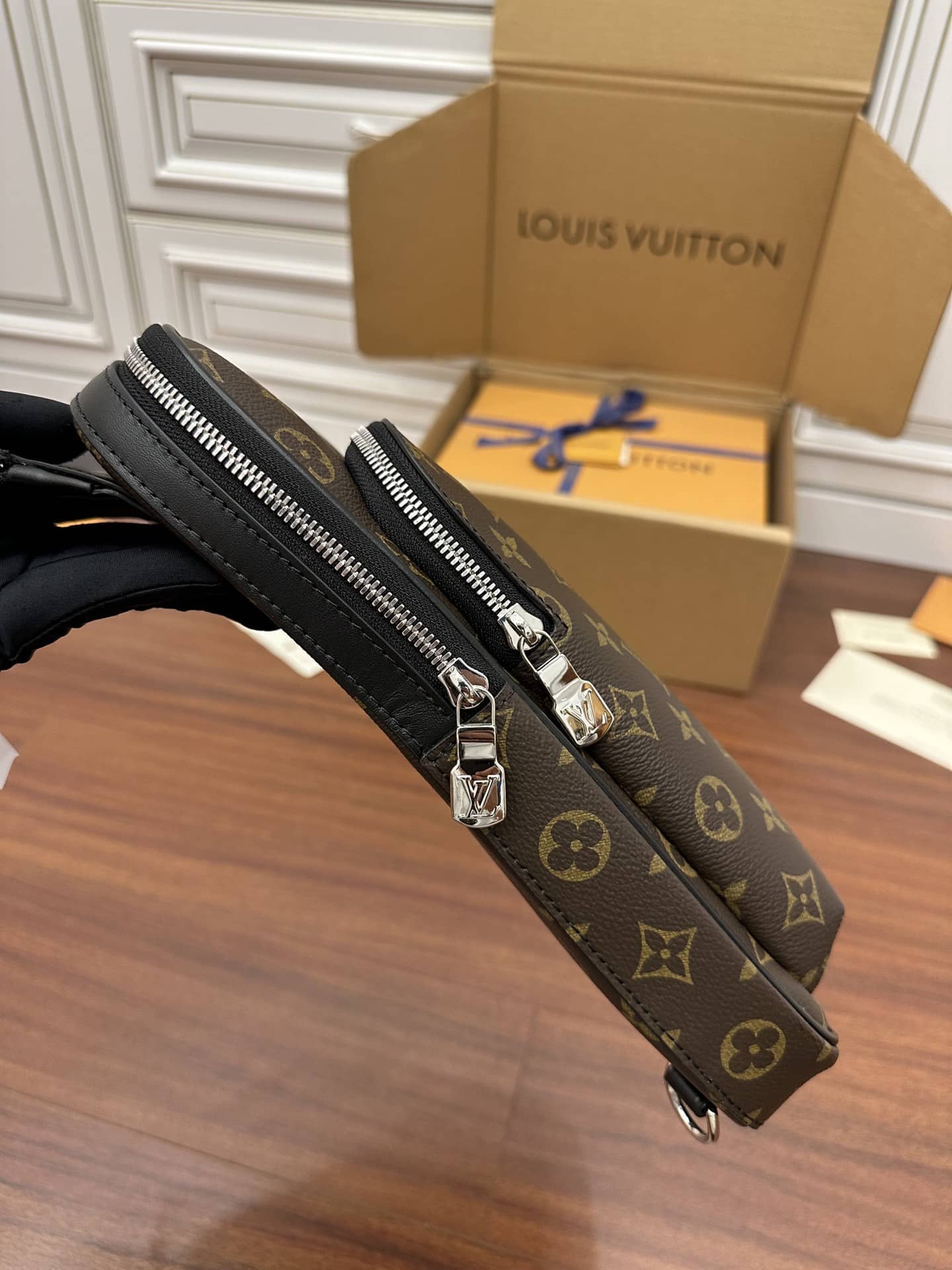 Bolsa Louis Vuitton Avenue Slingbag