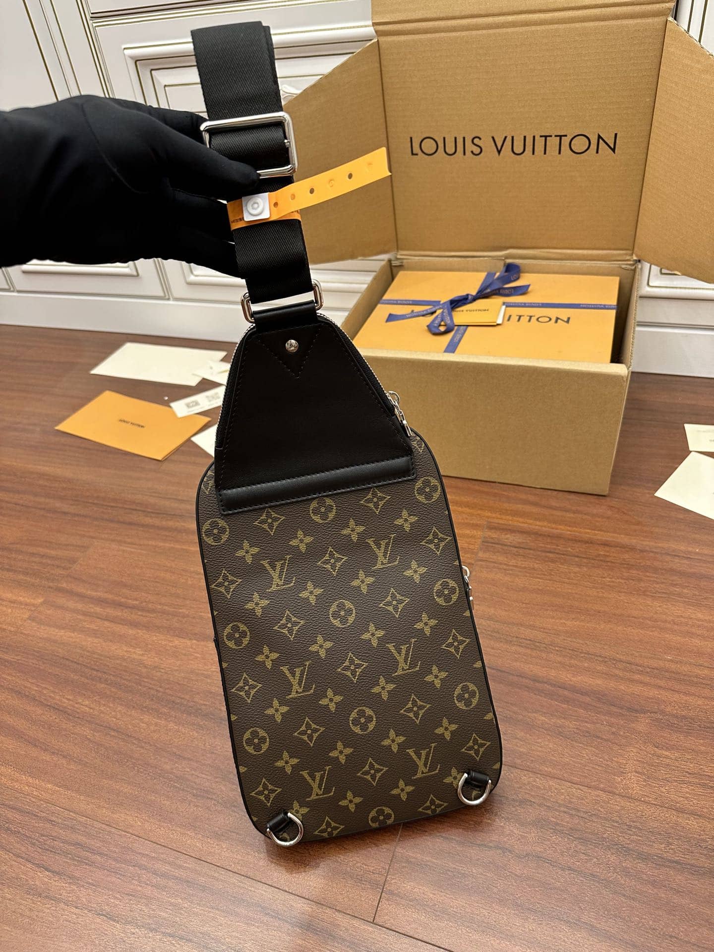 Bolsa Louis Vuitton Avenue Slingbag