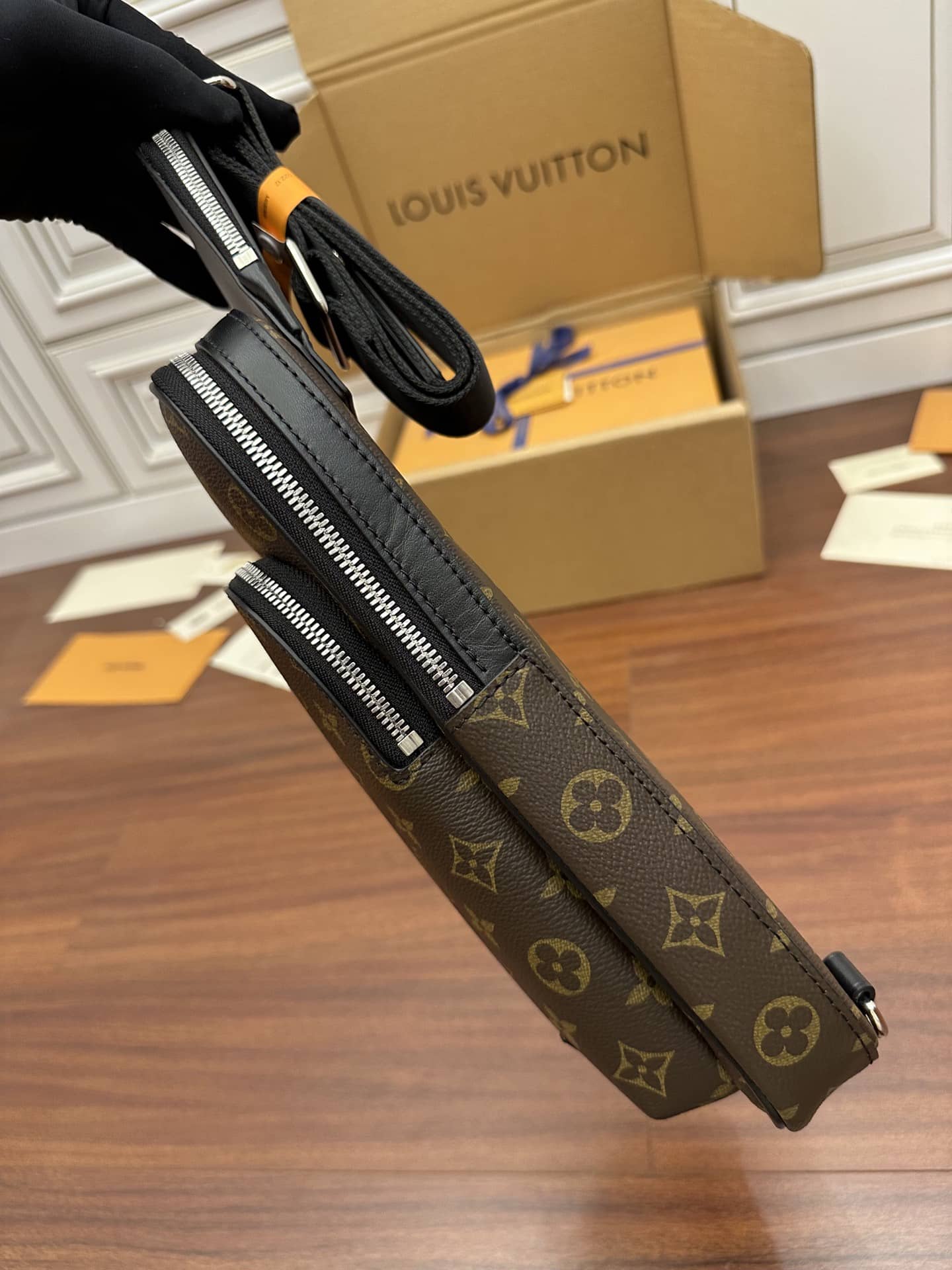 Bolsa Louis Vuitton Avenue Slingbag