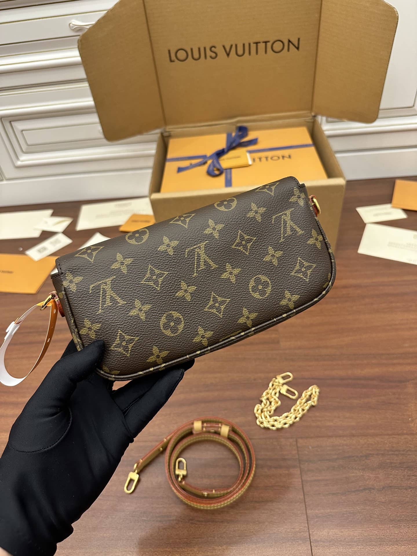 Bolsa Louis Vuitton Wallet on Chain Ivy