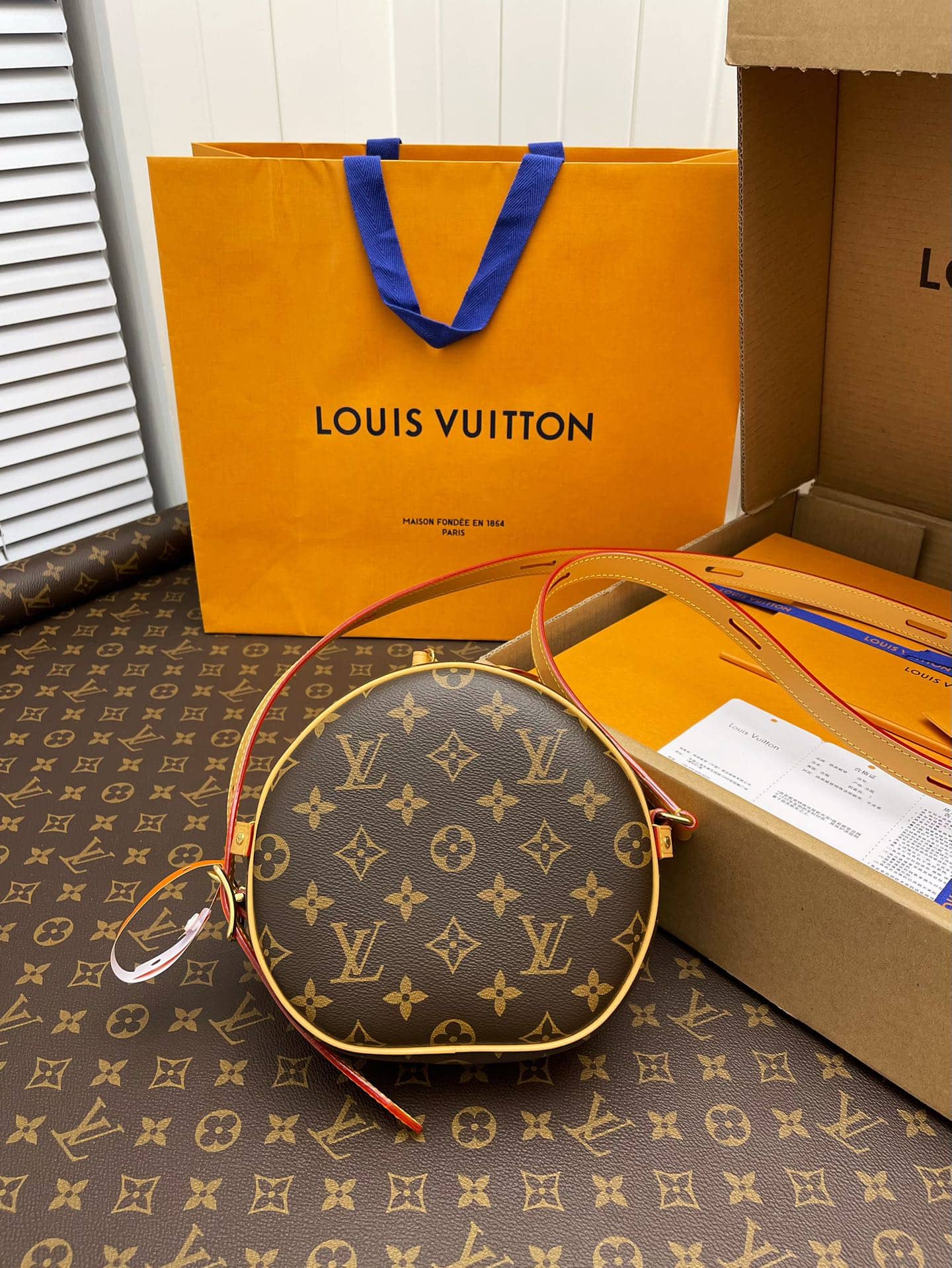 Bolsa Louis Vuitton Boite Chapeau Souple PM