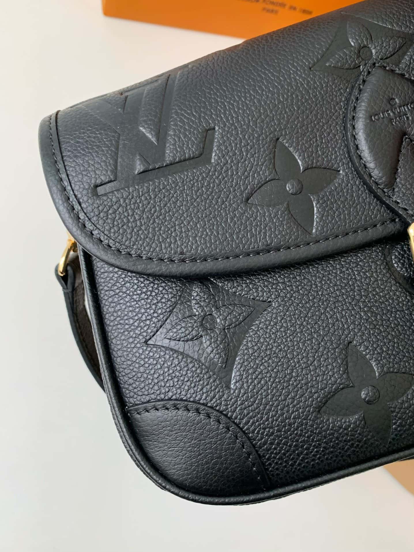 Bolsa Louis Vuitton Diana Noir