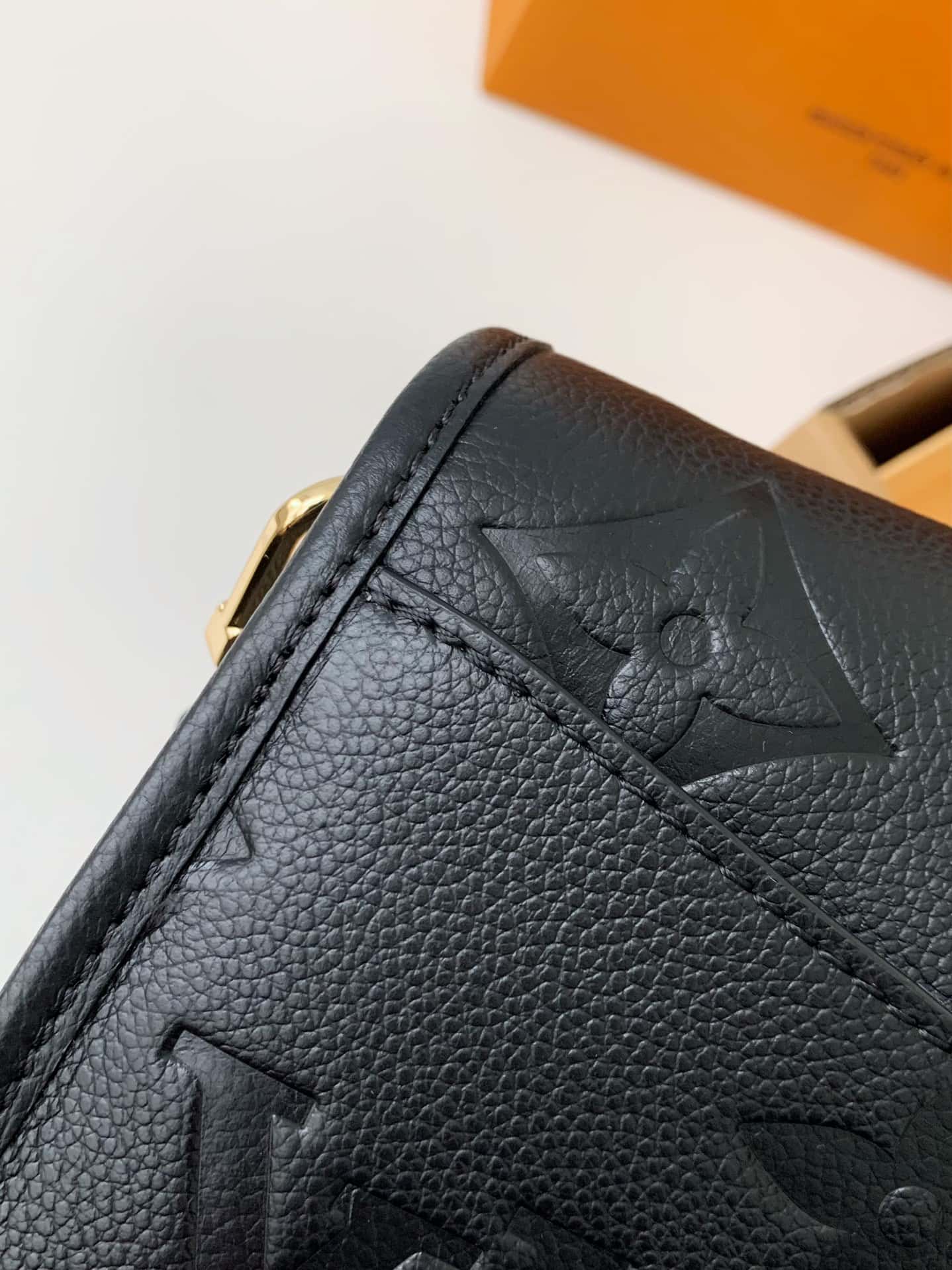 Bolsa Louis Vuitton Diana Noir