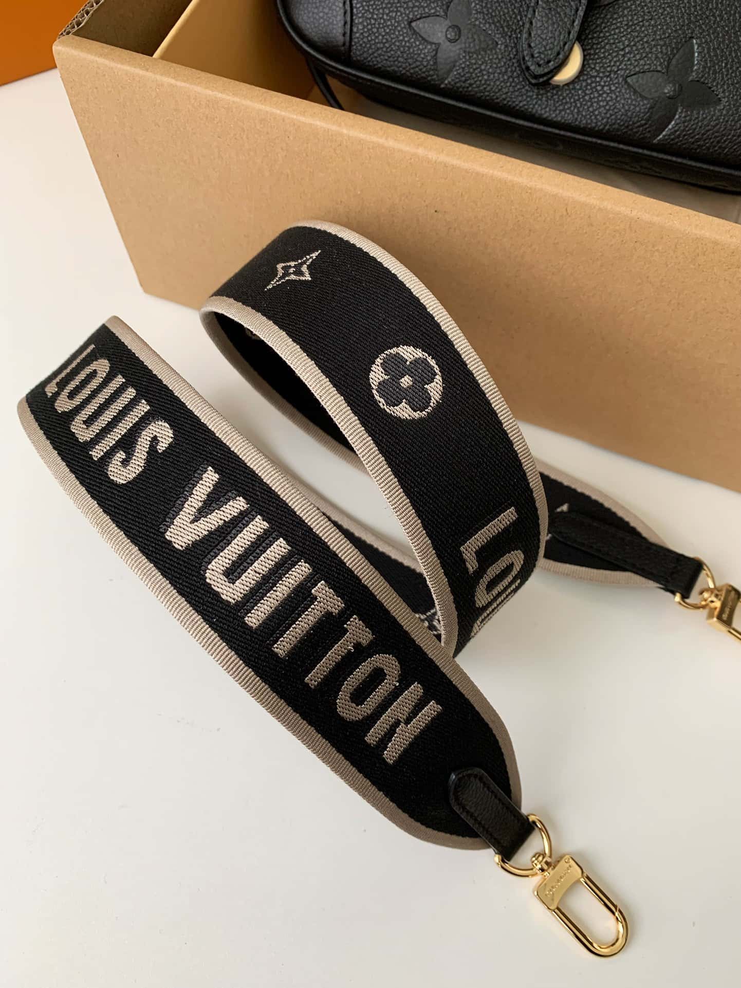 Bolsa Louis Vuitton Diana Noir