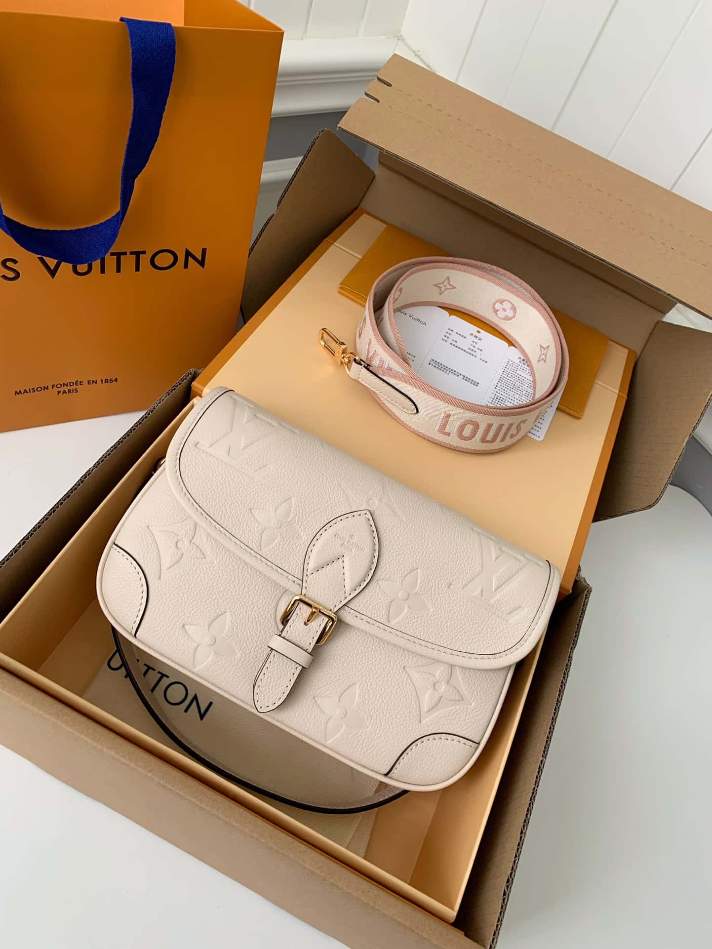 Bolsa Louis Vuitton Diana Creme