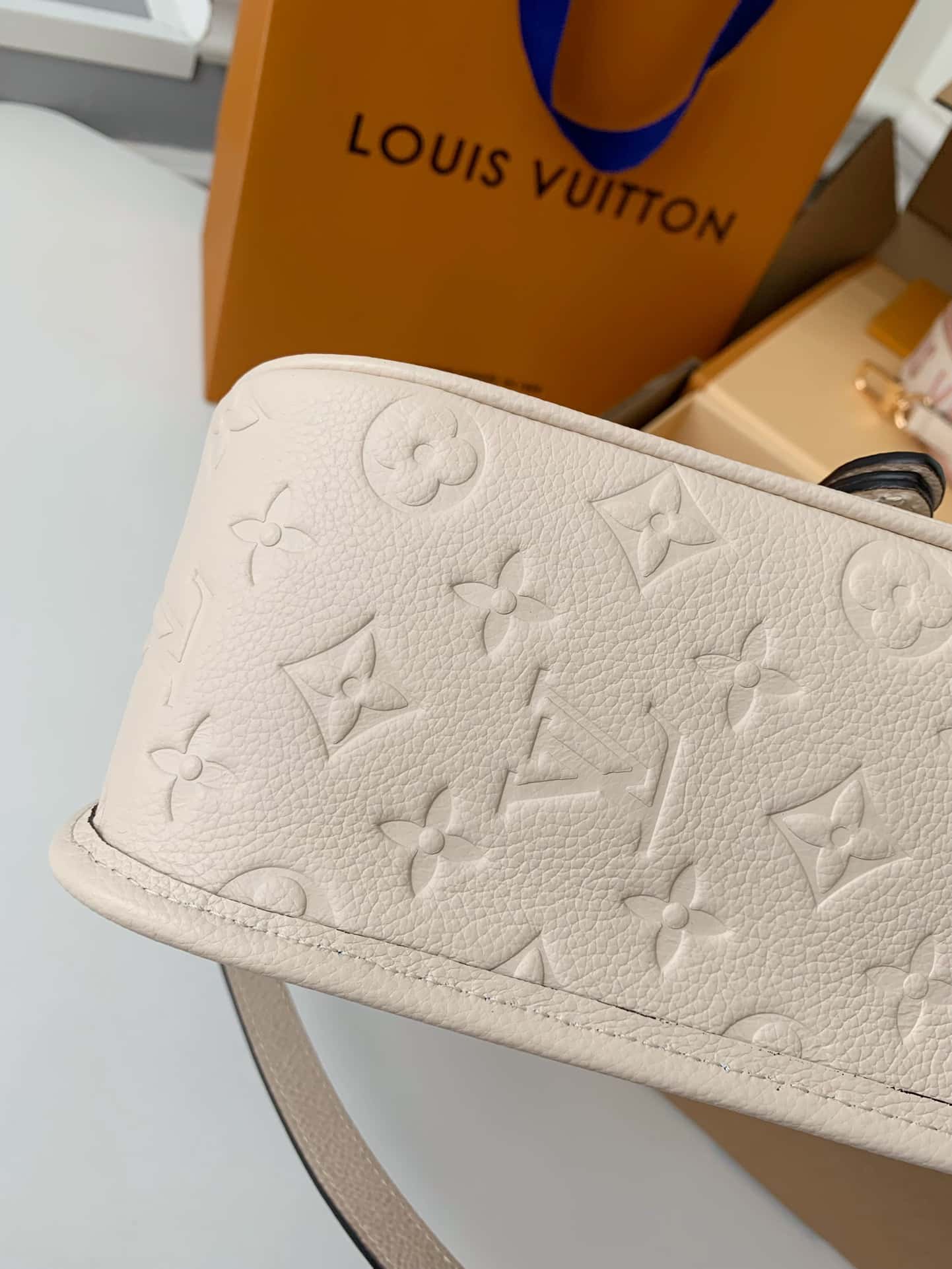 Bolsa Louis Vuitton Diana Creme