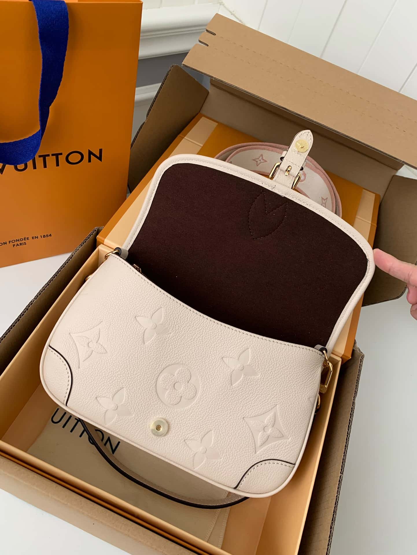 Bolsa Louis Vuitton Diana Creme