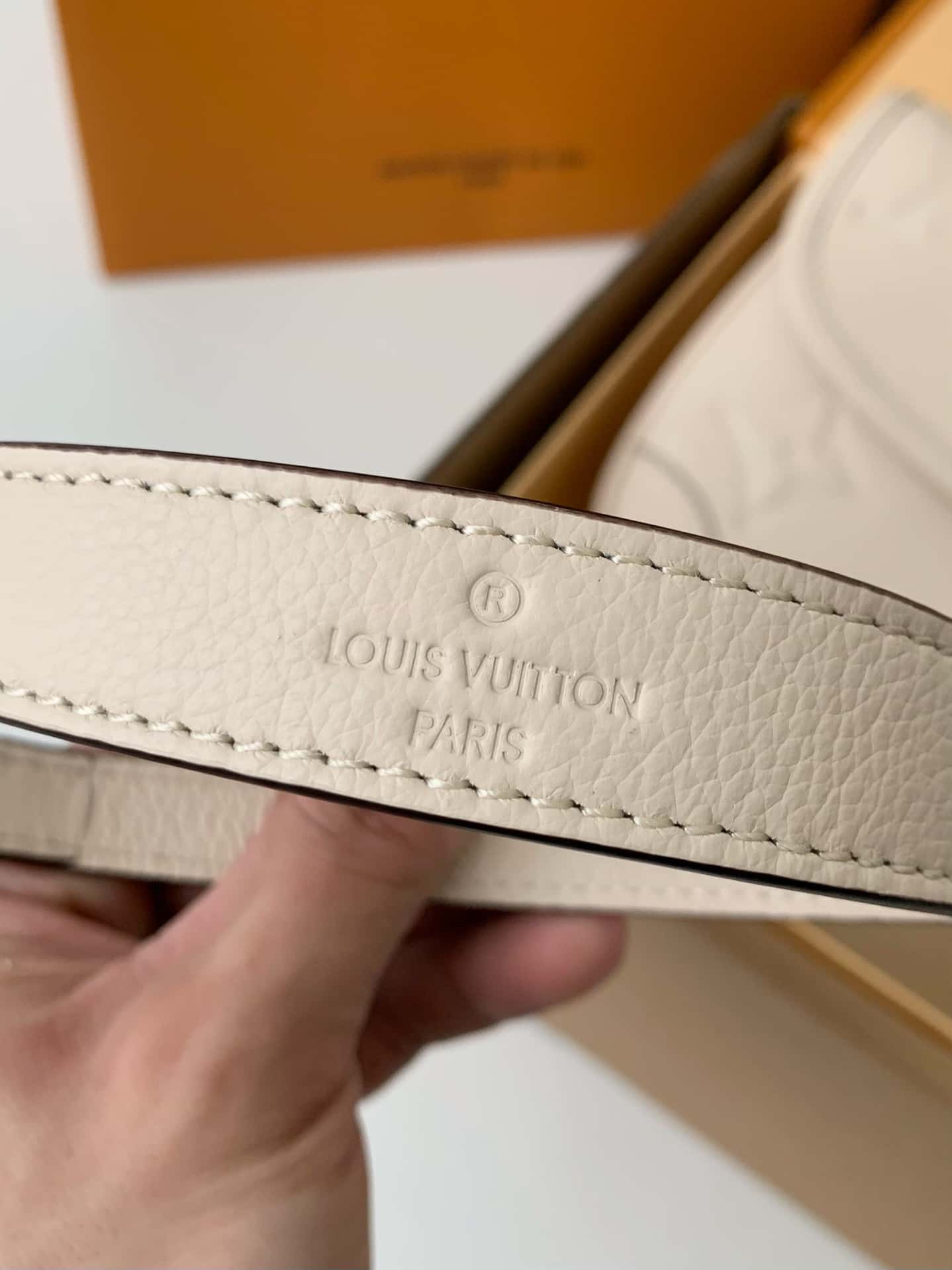 Bolsa Louis Vuitton Diana Creme