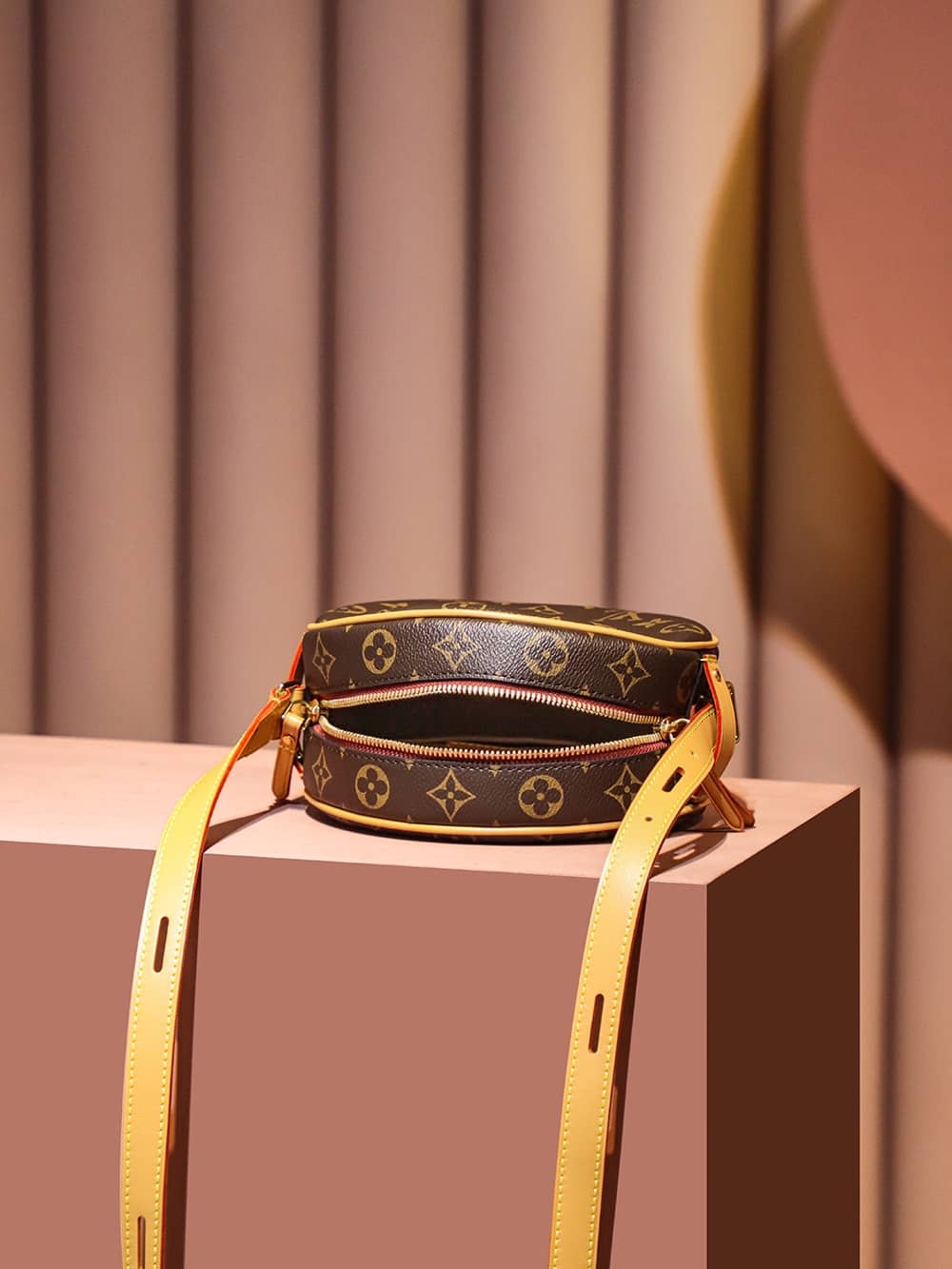 Bolsa Louis Vuitton Boite Chapeau Souple PM