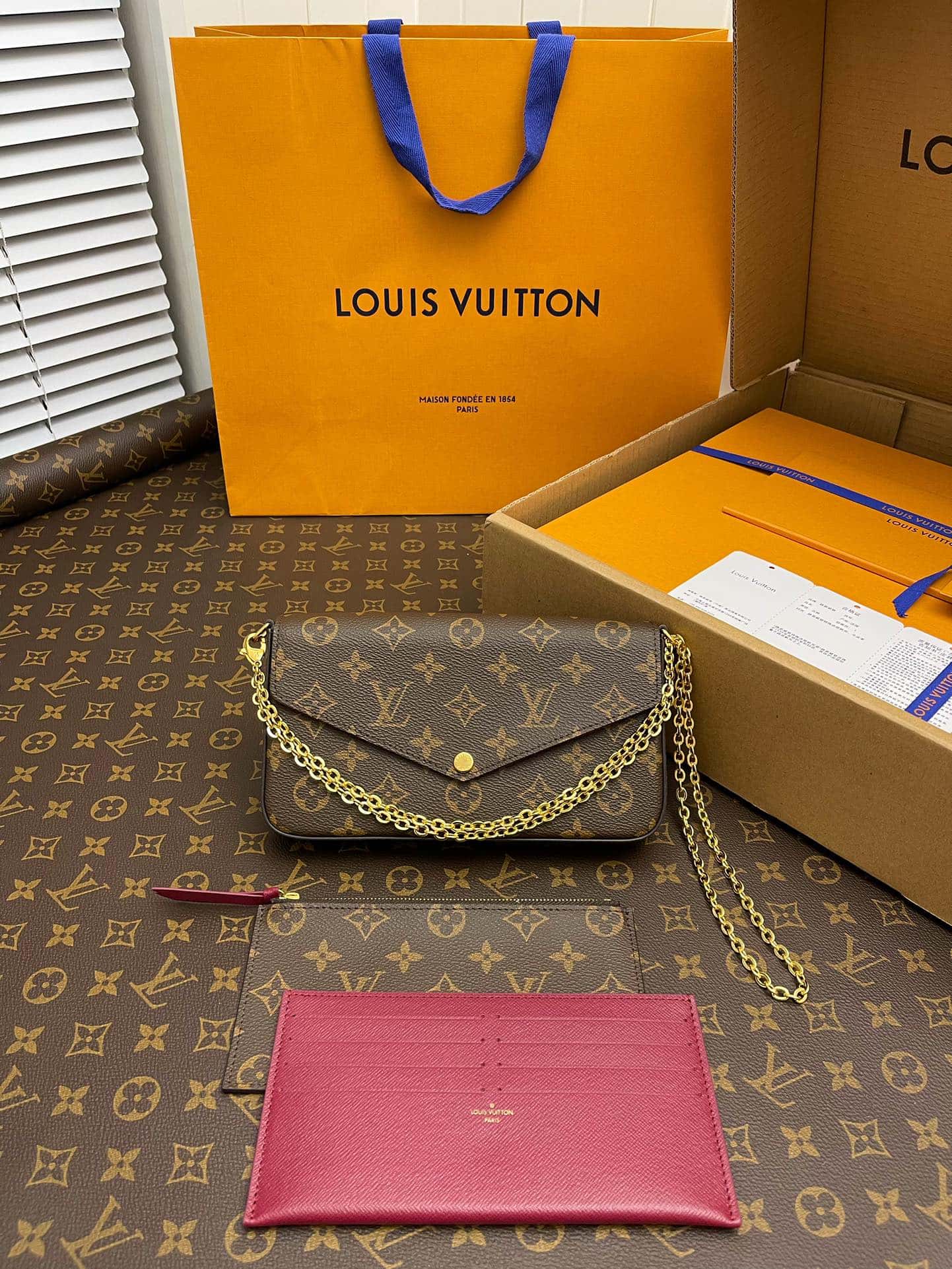 Bolsa Louis Vuitton Félicie Pochette