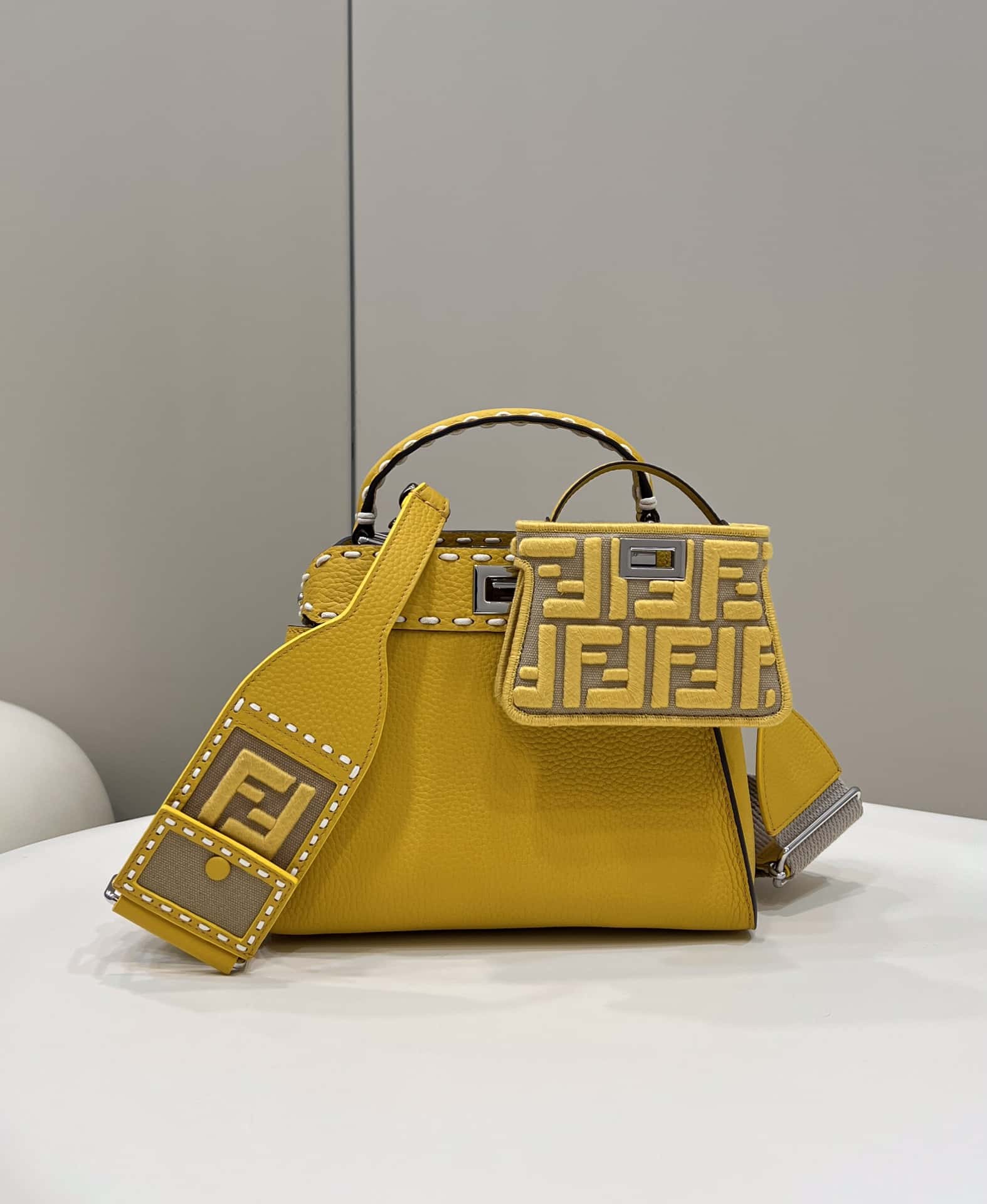 Bolsa FENDI Peekaboo